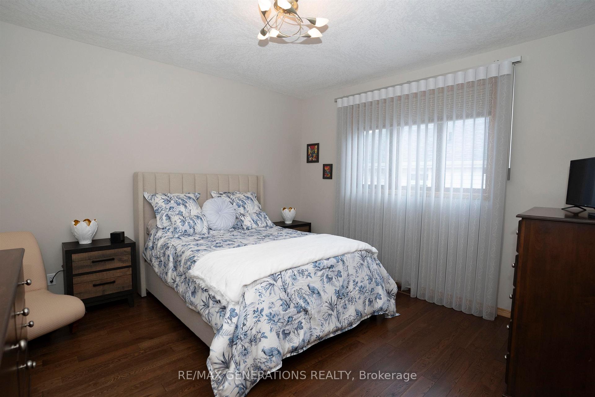 Photo 18 of 316 Fairbrooke Crescent, Thunder Bay, River Terrace — HOMEH