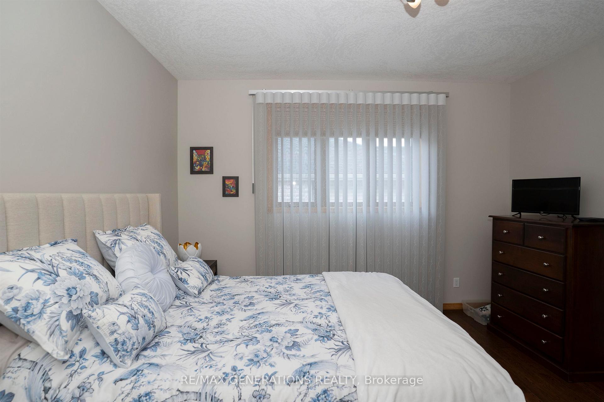 Photo 19 of 316 Fairbrooke Crescent, Thunder Bay, River Terrace — HOMEH