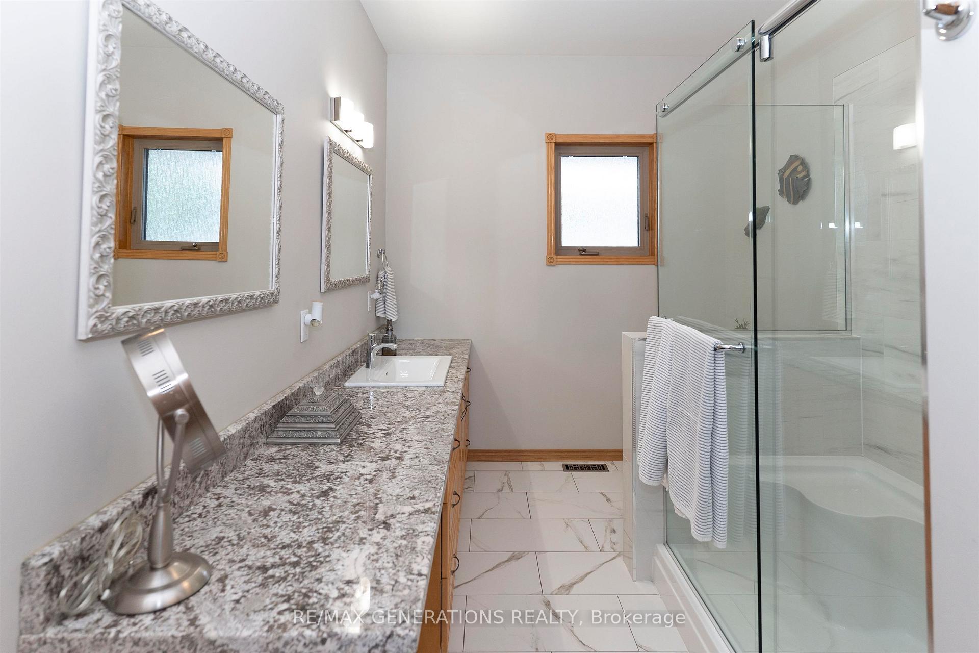 Photo 22 of 316 Fairbrooke Crescent, Thunder Bay, River Terrace — HOMEH