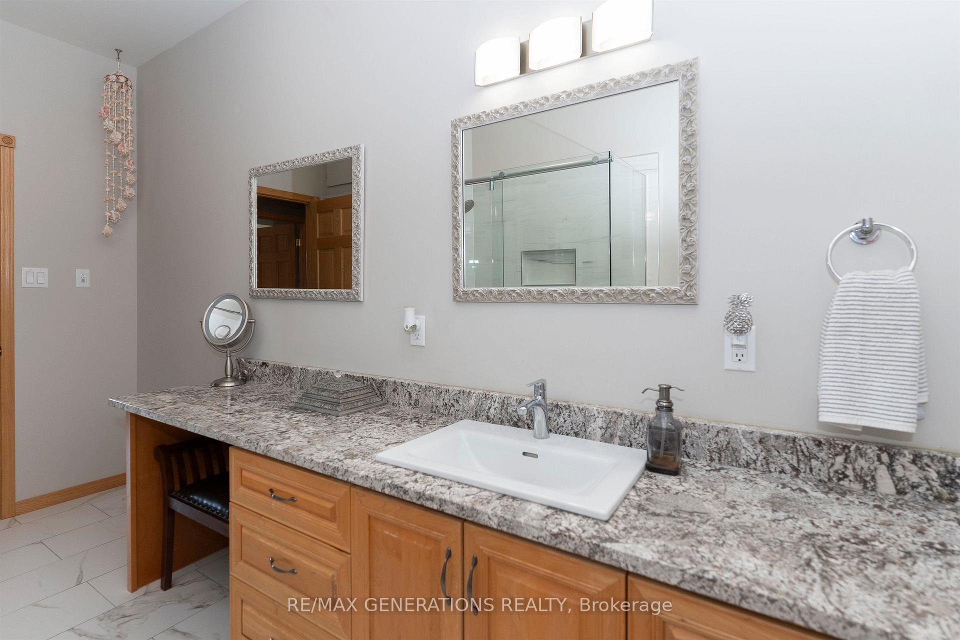 Photo 24 of 316 Fairbrooke Crescent, Thunder Bay, River Terrace — HOMEH