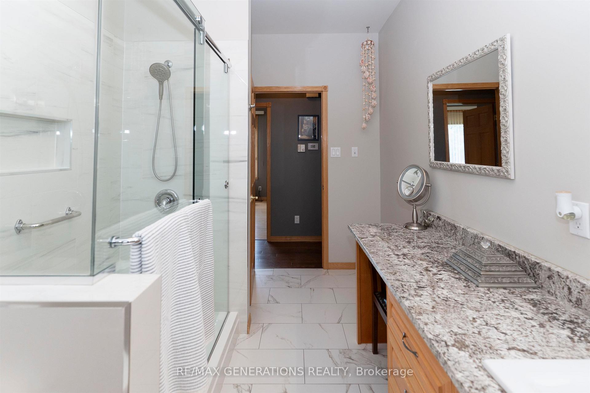 Photo 25 of 316 Fairbrooke Crescent, Thunder Bay, River Terrace — HOMEH