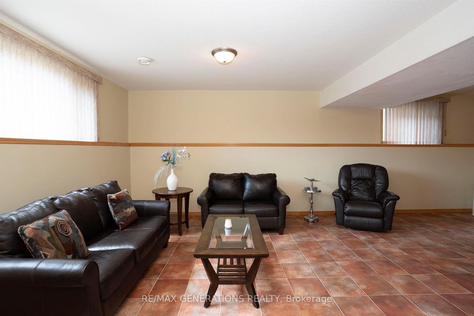 Photo 31 of 316 Fairbrooke Crescent, Thunder Bay, River Terrace — HOMEH