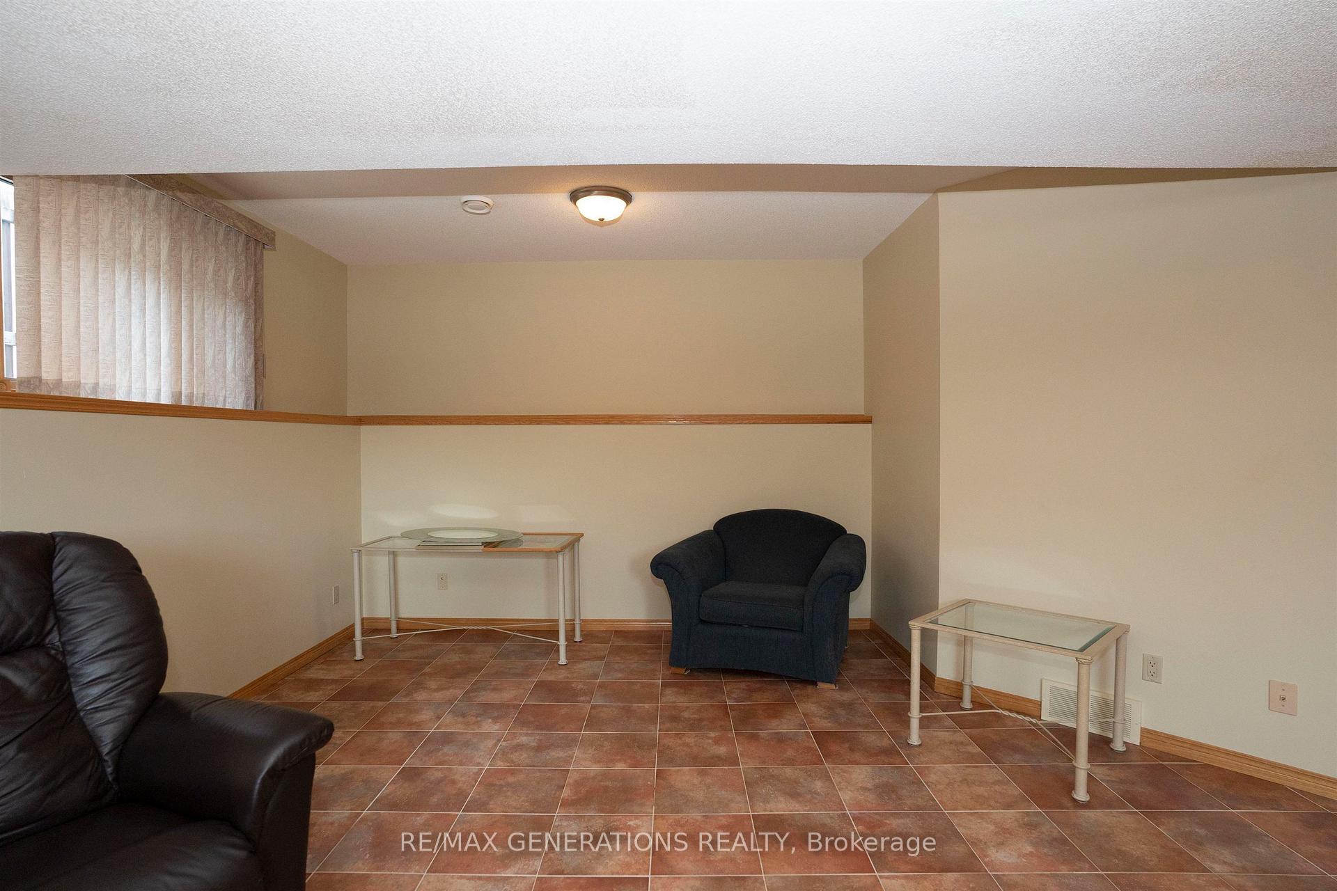 Photo 32 of 316 Fairbrooke Crescent, Thunder Bay, River Terrace — HOMEH