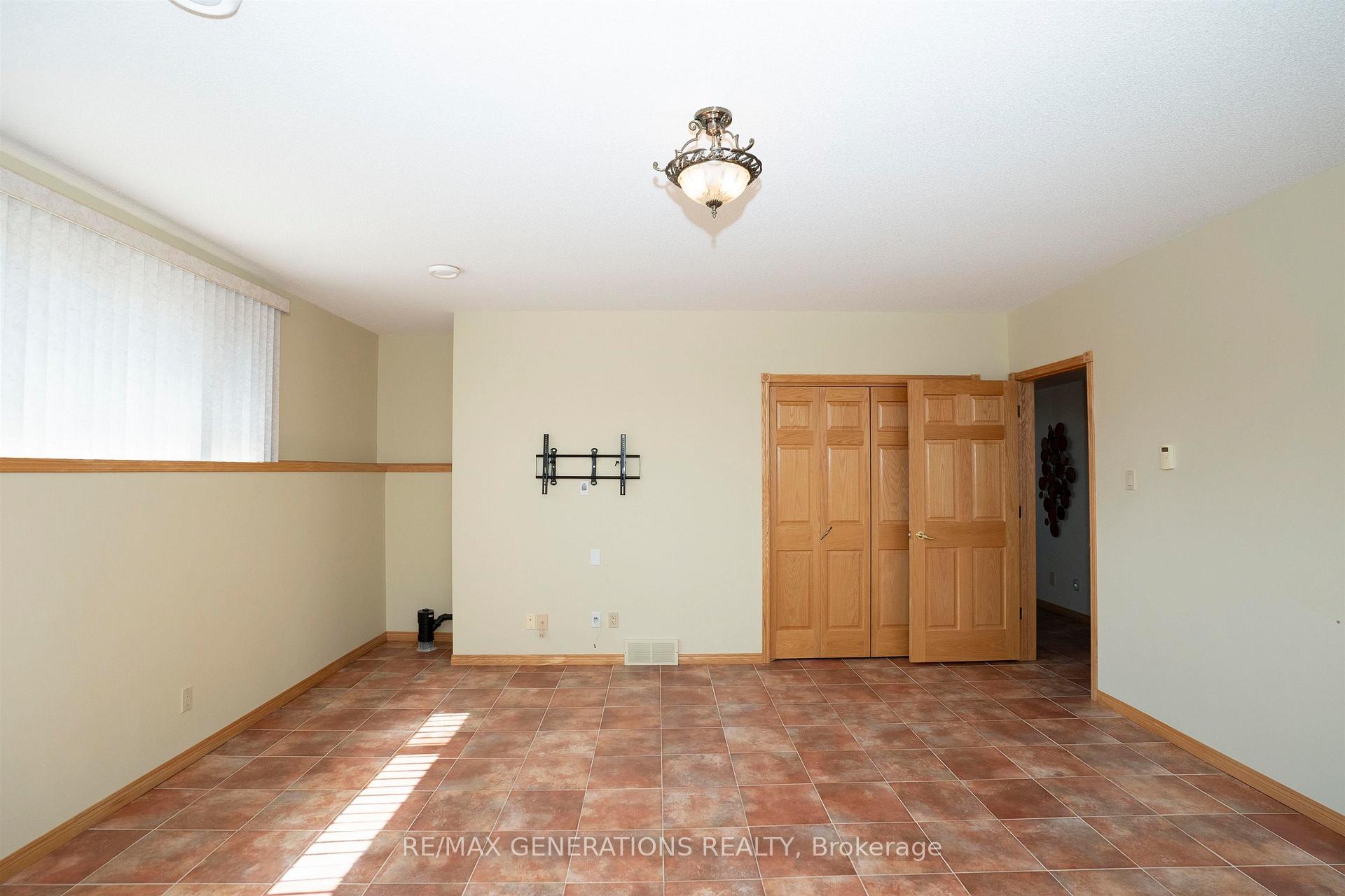 Photo 36 of 316 Fairbrooke Crescent, Thunder Bay, River Terrace — HOMEH