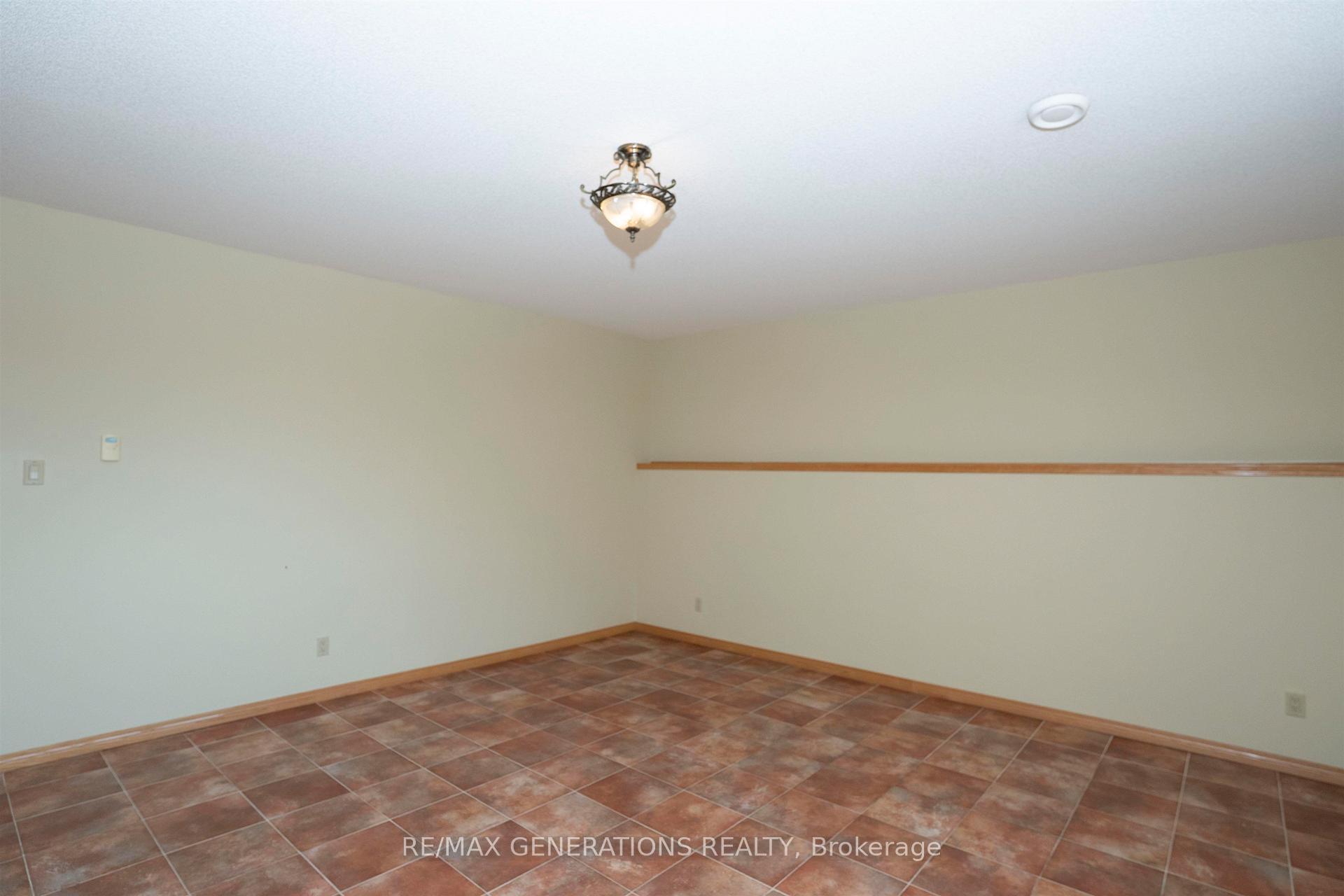 Photo 37 of 316 Fairbrooke Crescent, Thunder Bay, River Terrace — HOMEH