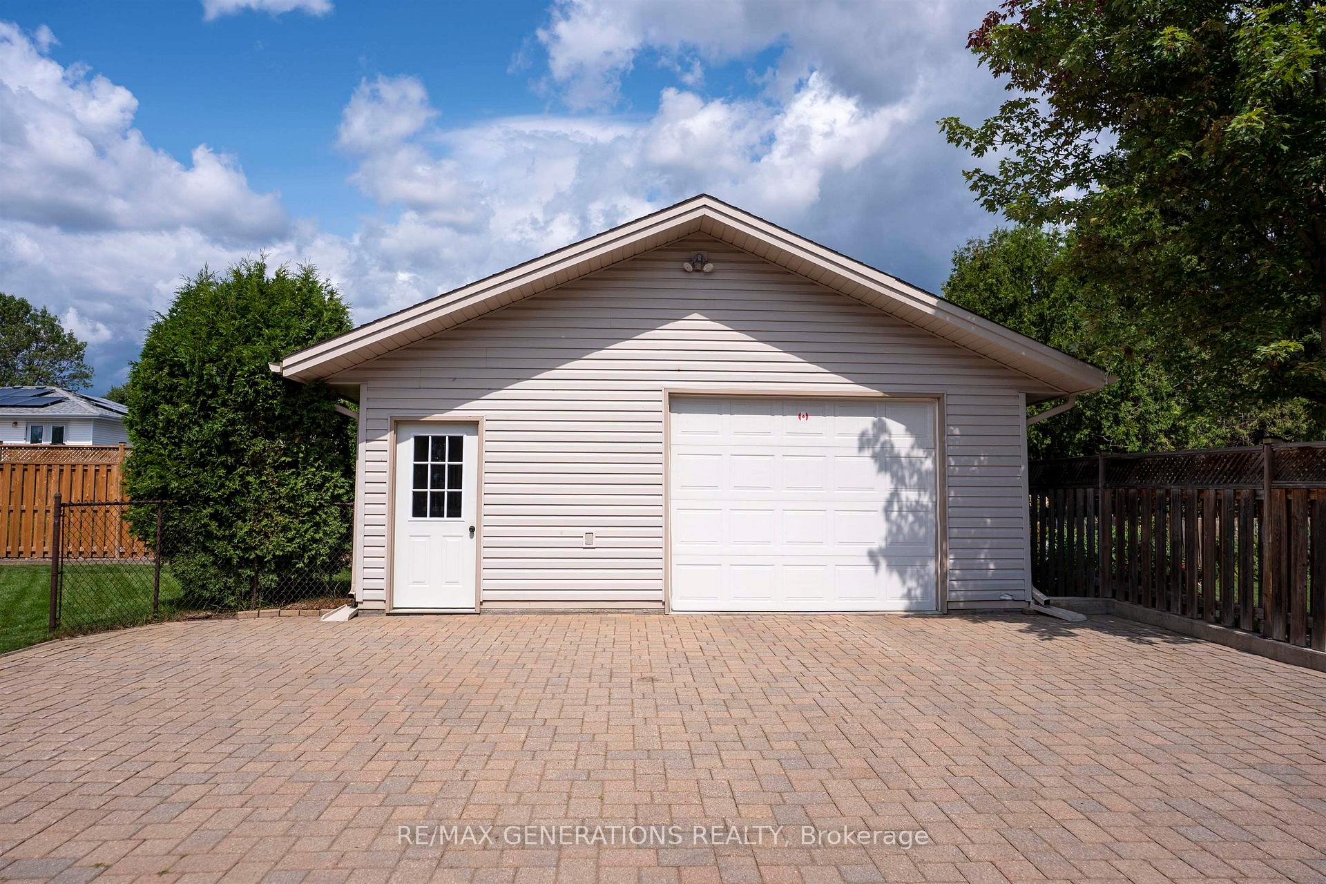 Photo 40 of 316 Fairbrooke Crescent, Thunder Bay, River Terrace — HOMEH