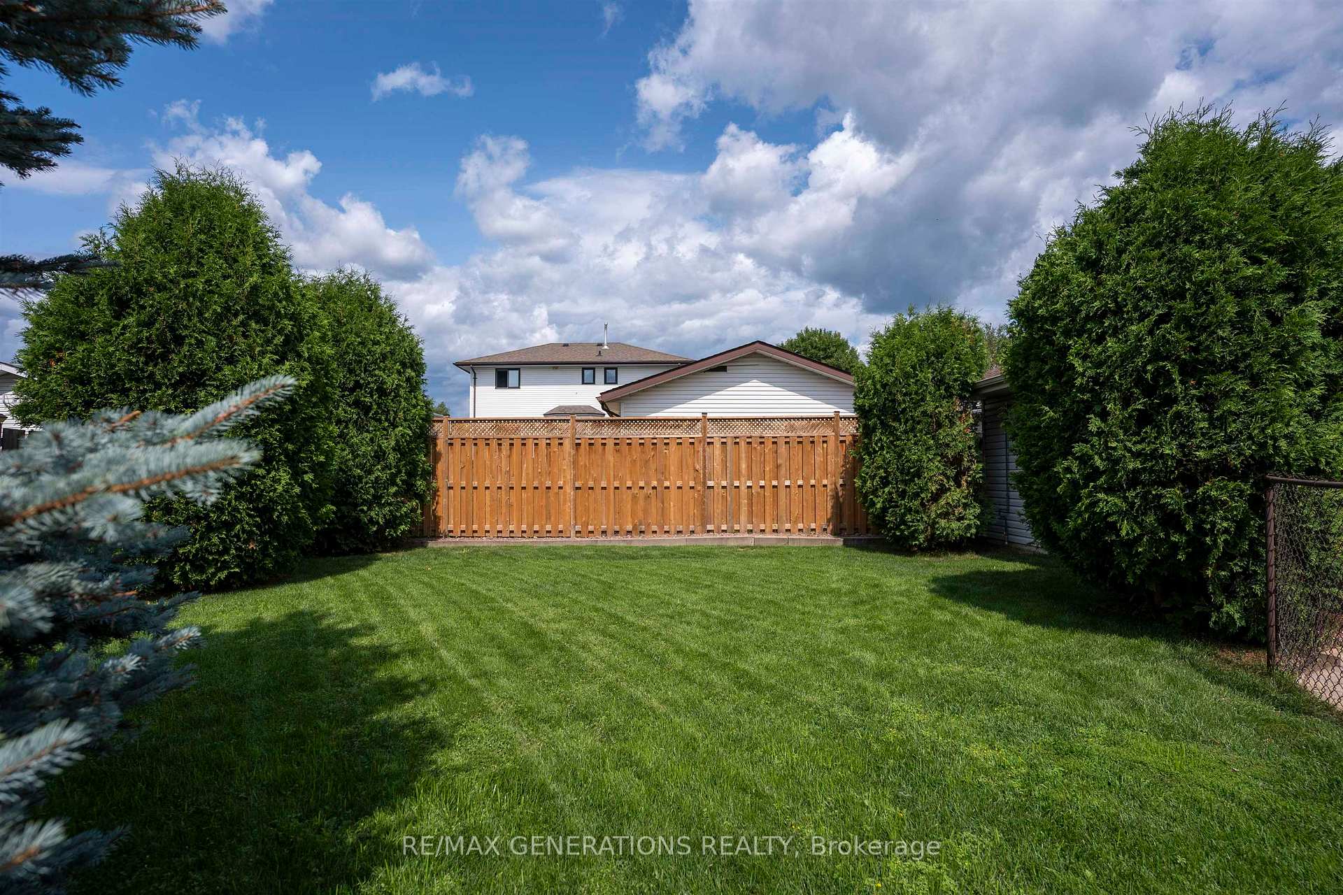 Photo 43 of 316 Fairbrooke Crescent, Thunder Bay, River Terrace — HOMEH