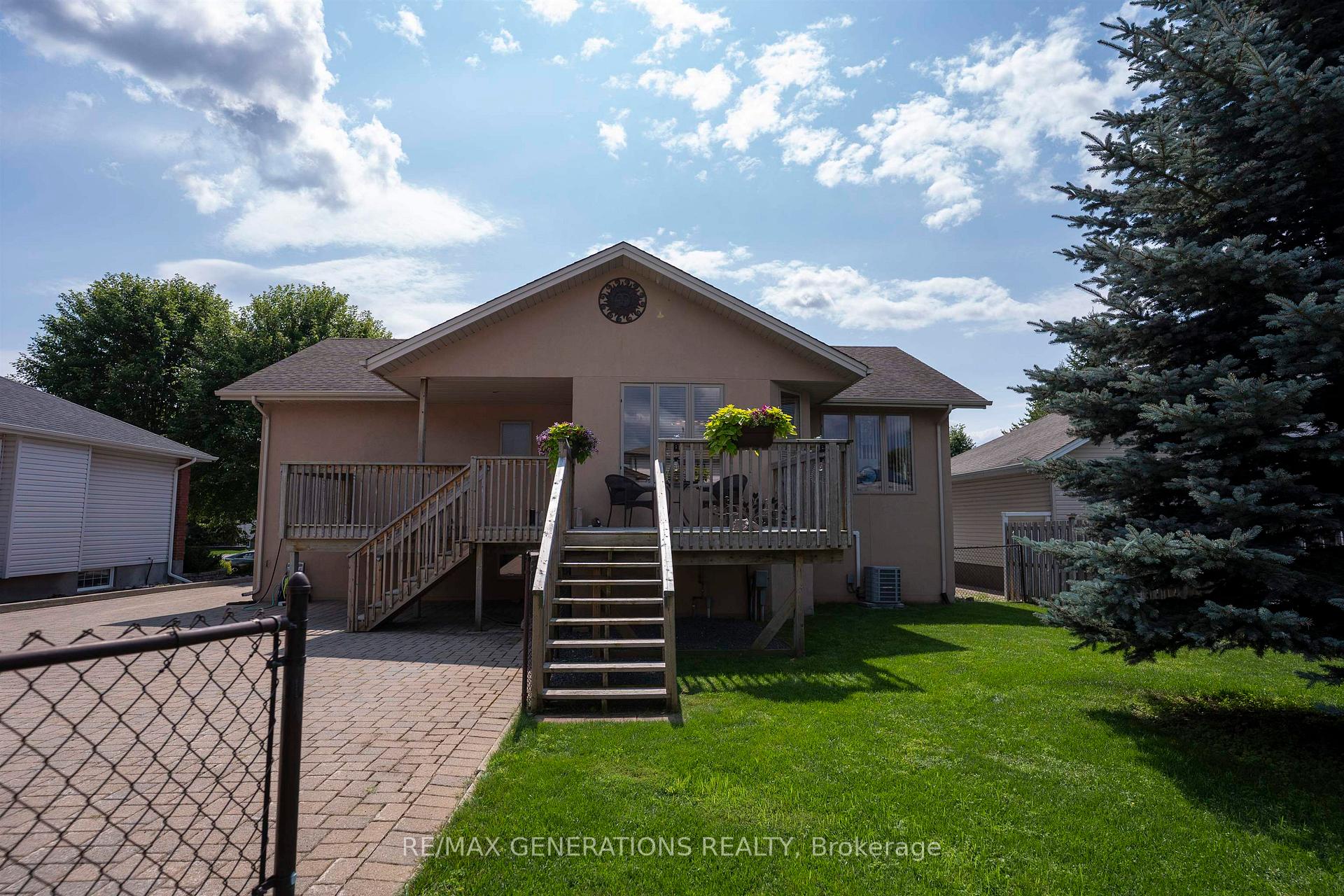 Photo 45 of 316 Fairbrooke Crescent, Thunder Bay, River Terrace — HOMEH