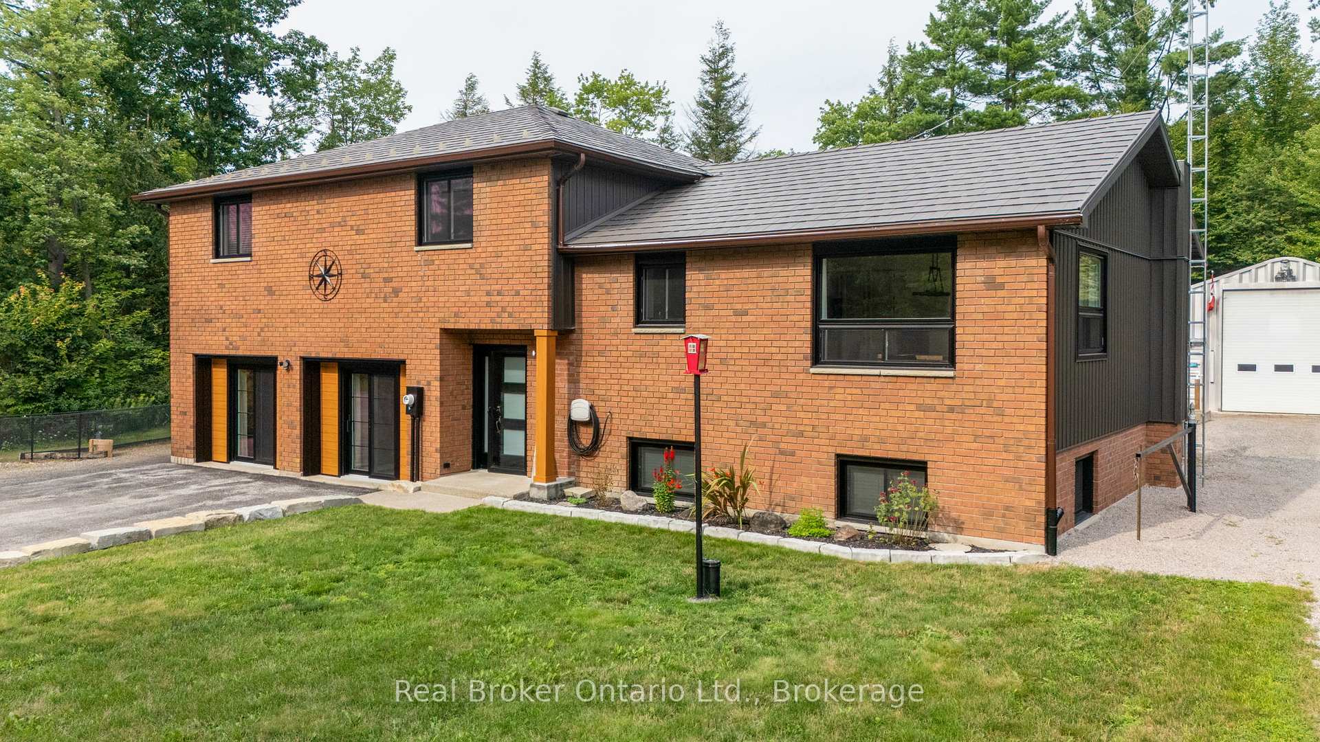 Photo 3 of 1819 Old Second Road S, Springwater, Rural Springwater — HOMEH