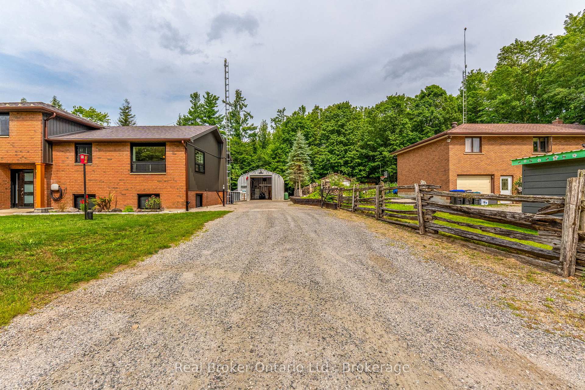 Photo 4 of 1819 Old Second Road S, Springwater, Rural Springwater — HOMEH