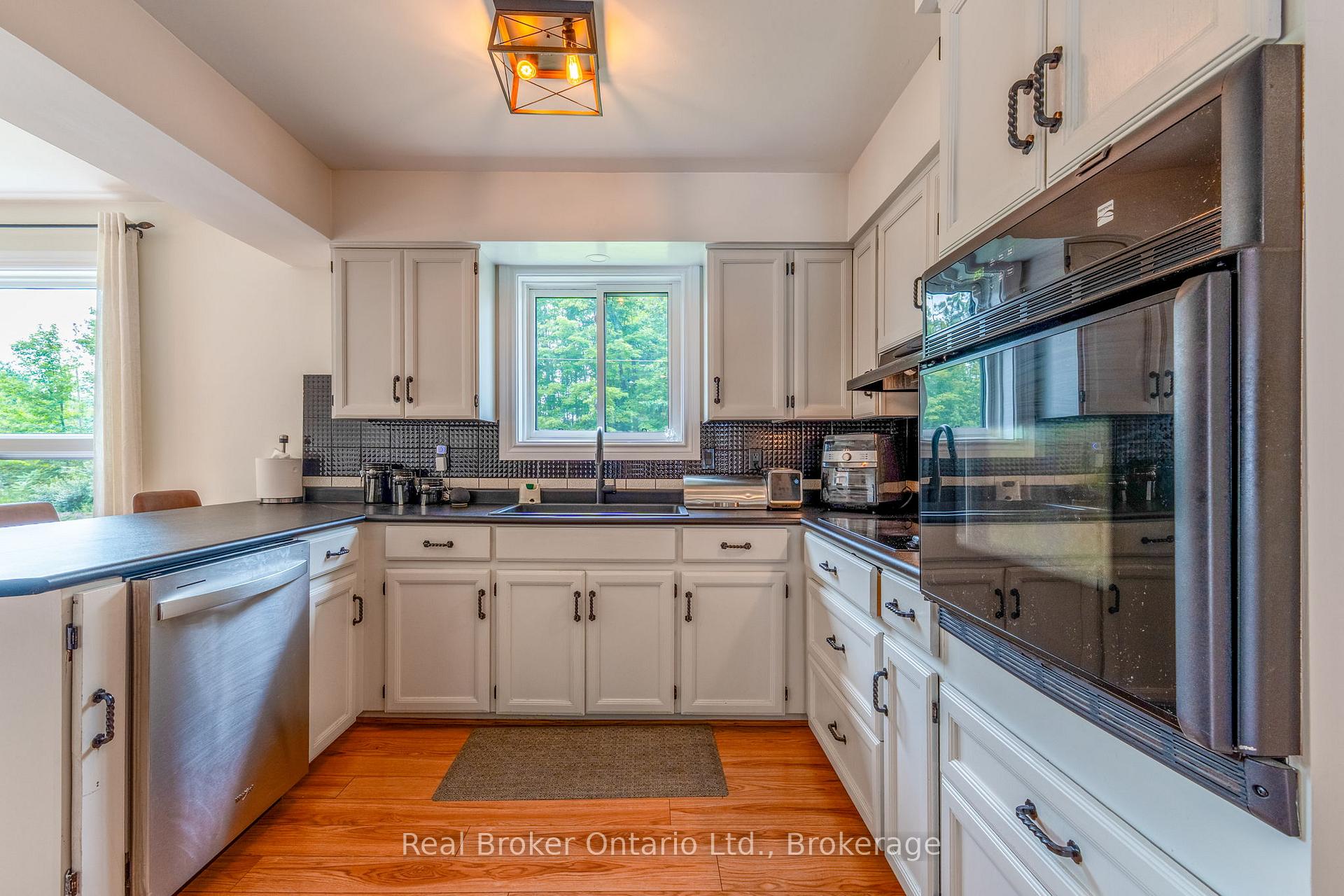 Photo 11 of 1819 Old Second Road S, Springwater, Rural Springwater — HOMEH