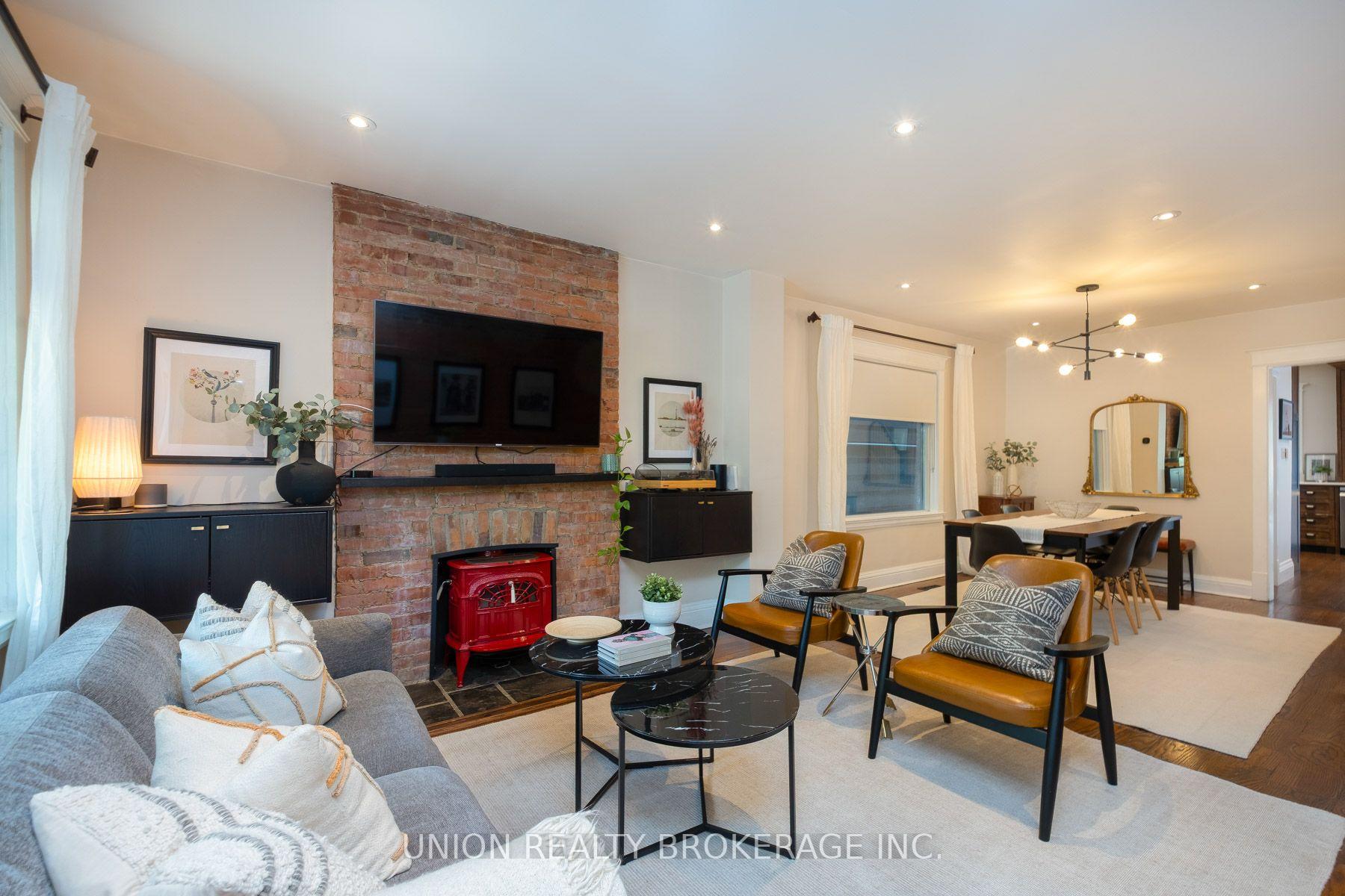 Photo 3 of 706 Woodbine Avenue, Toronto, Woodbine Corridor — HOMEH