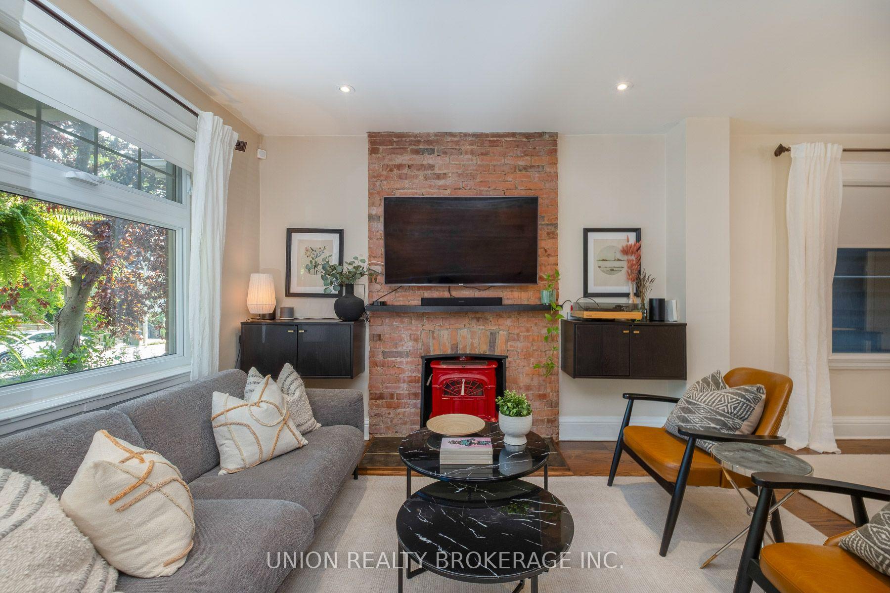 Photo 4 of 706 Woodbine Avenue, Toronto, Woodbine Corridor — HOMEH