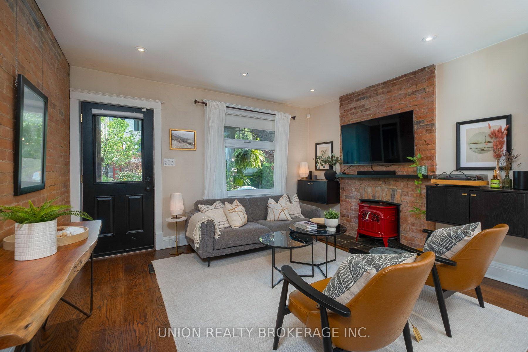 Photo 5 of 706 Woodbine Avenue, Toronto, Woodbine Corridor — HOMEH
