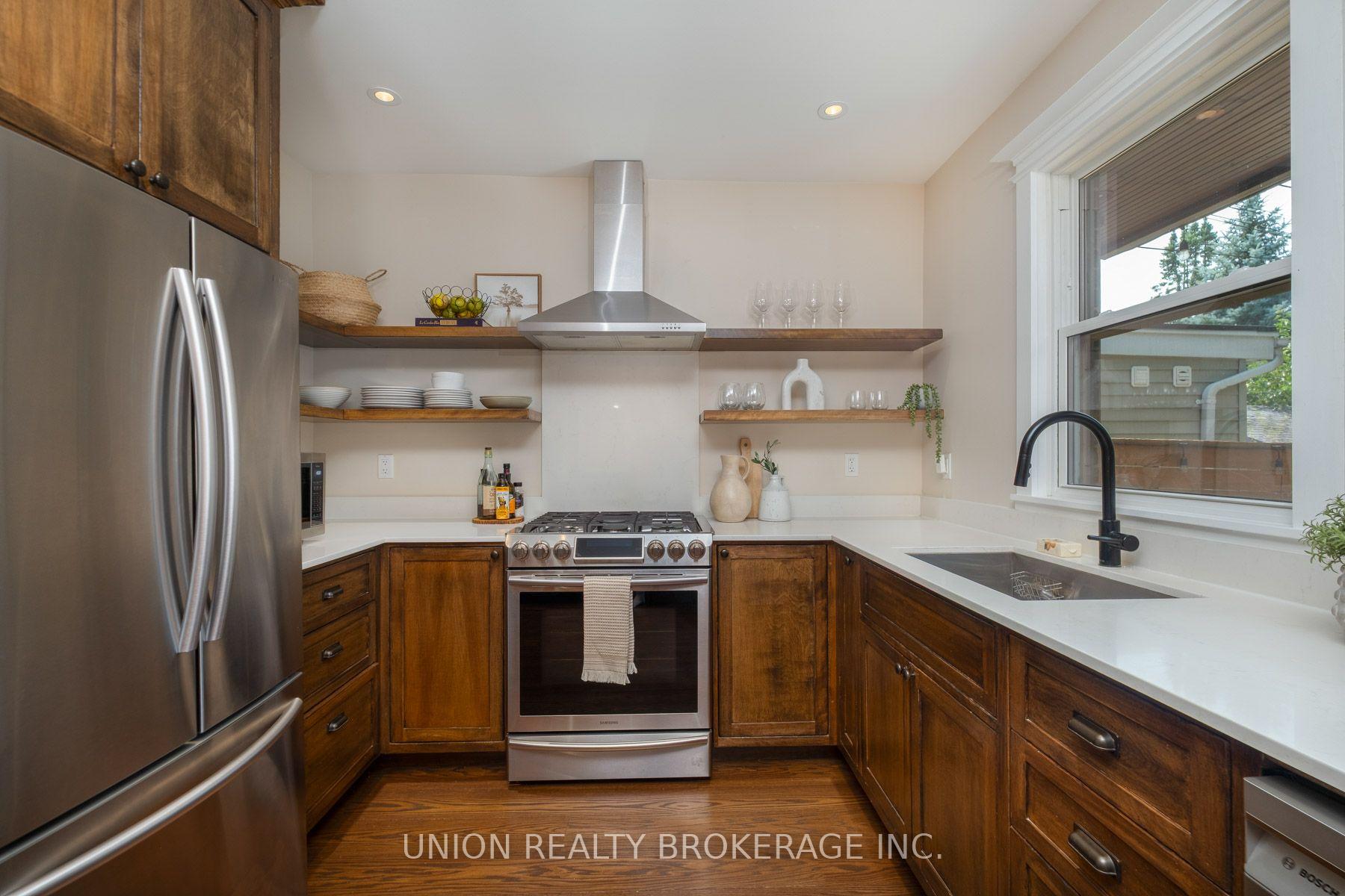 Photo 12 of 706 Woodbine Avenue, Toronto, Woodbine Corridor — HOMEH