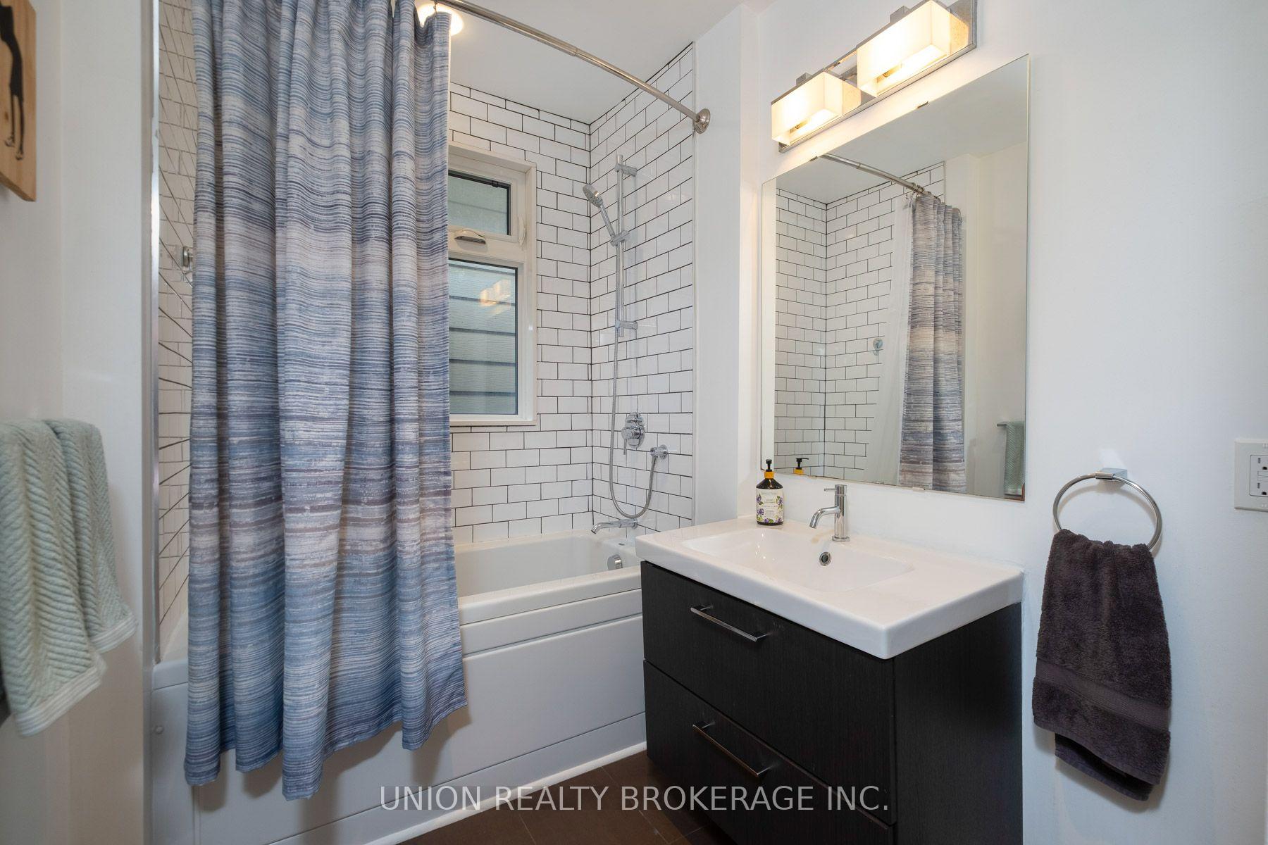 Photo 24 of 706 Woodbine Avenue, Toronto, Woodbine Corridor — HOMEH