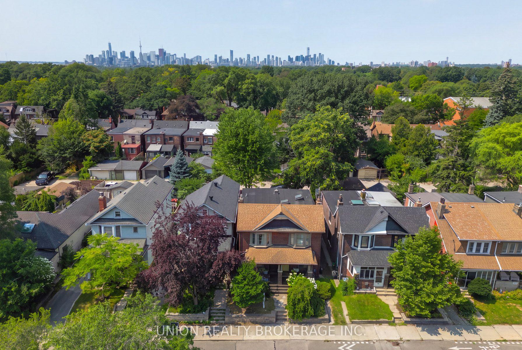 Photo 36 of 706 Woodbine Avenue, Toronto, Woodbine Corridor — HOMEH