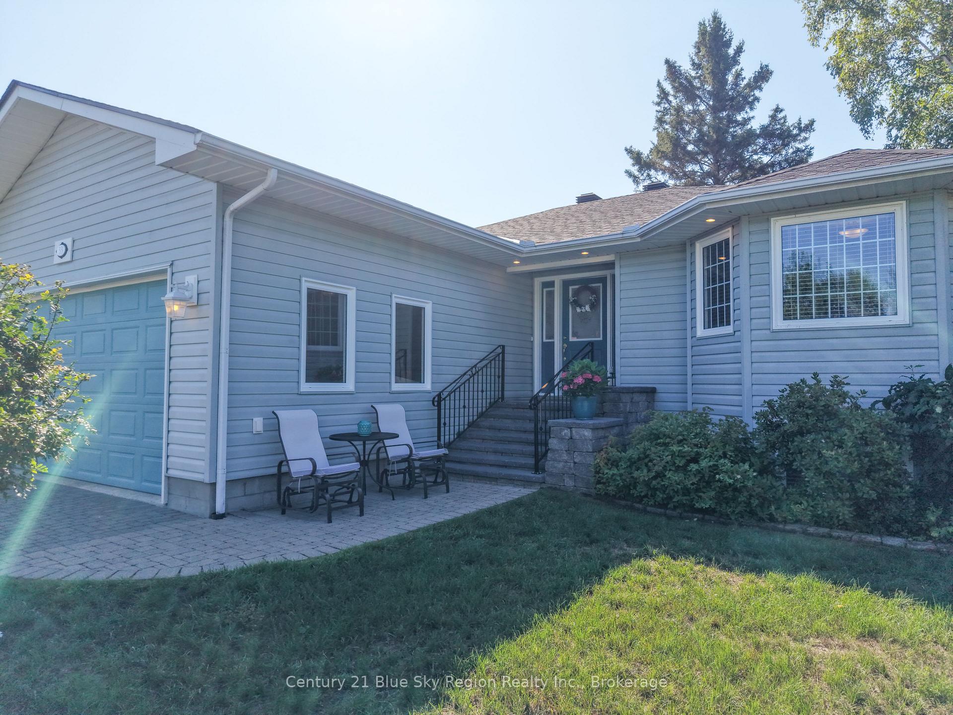Photo 3 of 33 Golf Course Road, Callander — HOMEH