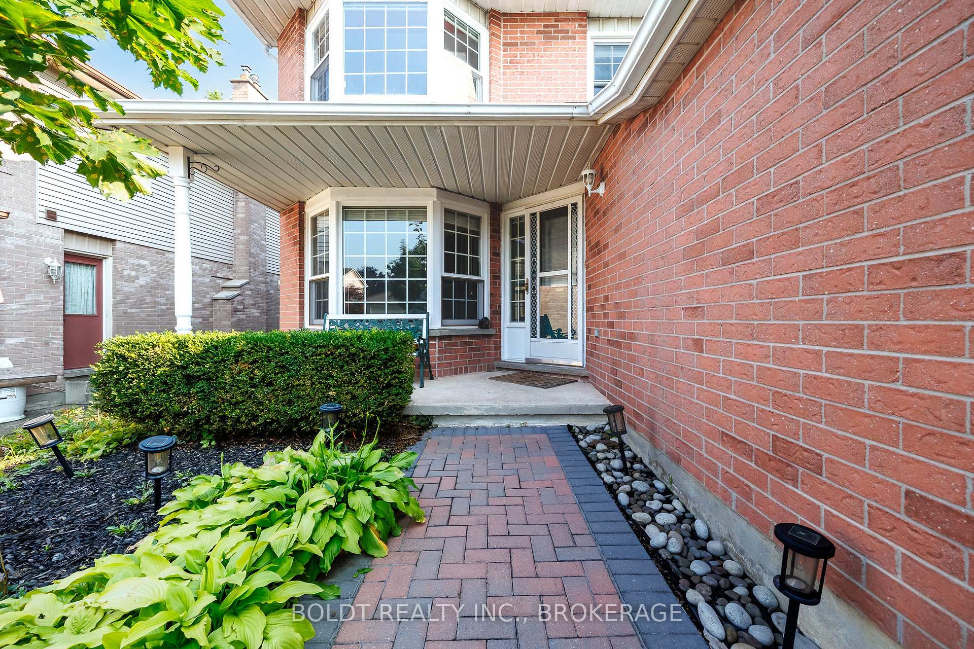 Photo 3 of 64 Carmine Crescent, St. Catharines, Rykert/Vansickle — HOMEH