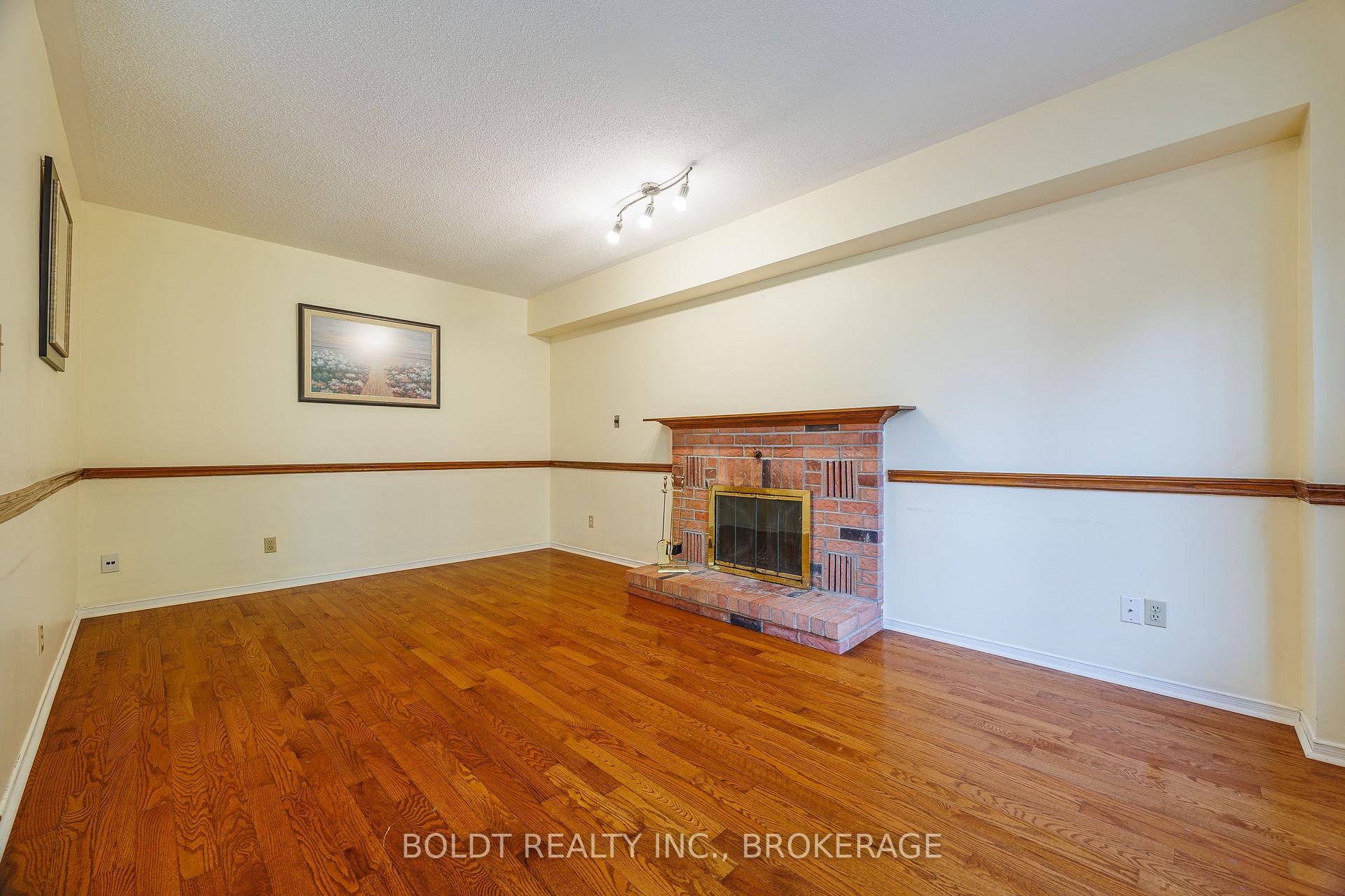 Photo 5 of 64 Carmine Crescent, St. Catharines, Rykert/Vansickle — HOMEH