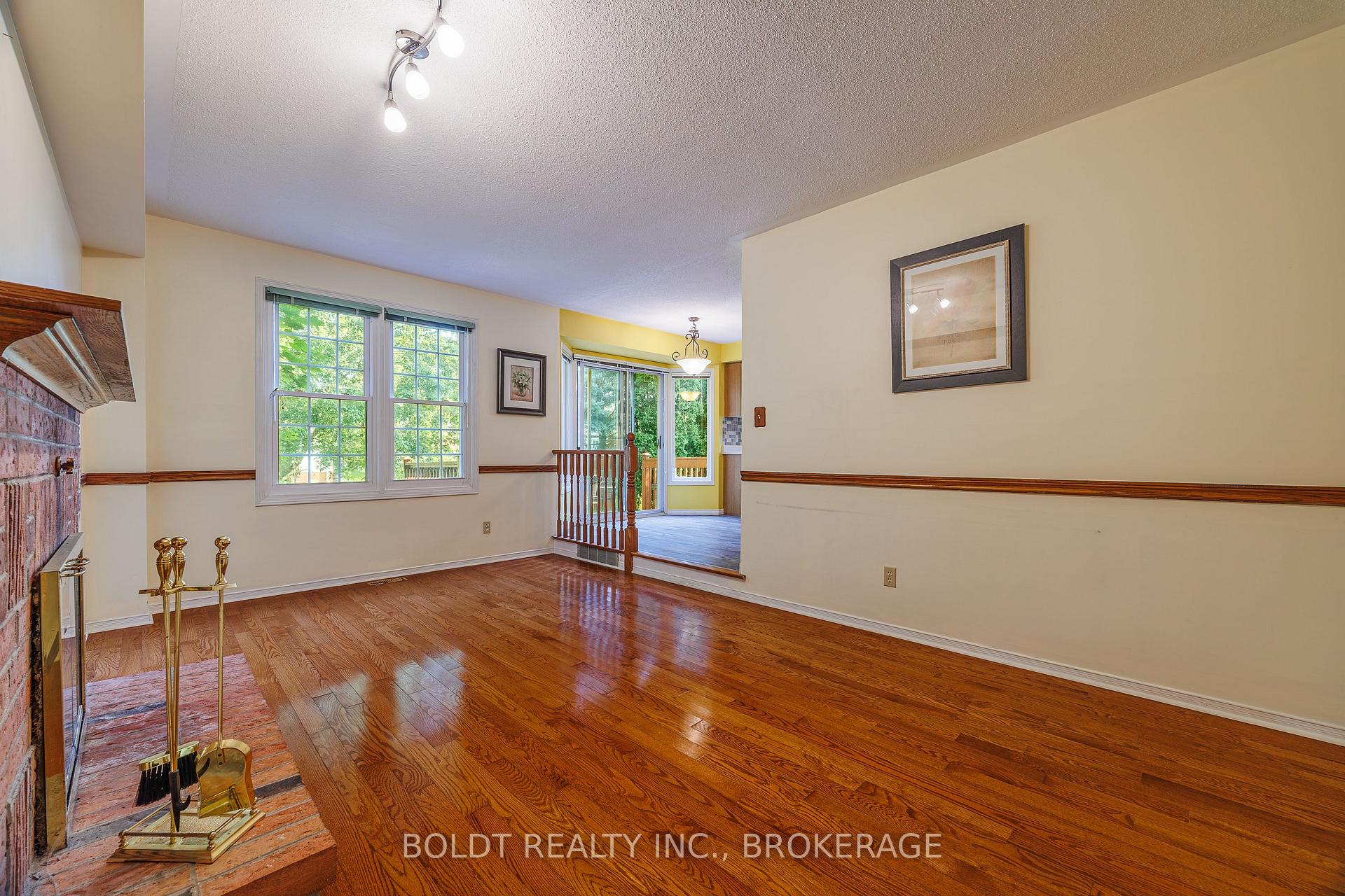 Photo 6 of 64 Carmine Crescent, St. Catharines, Rykert/Vansickle — HOMEH