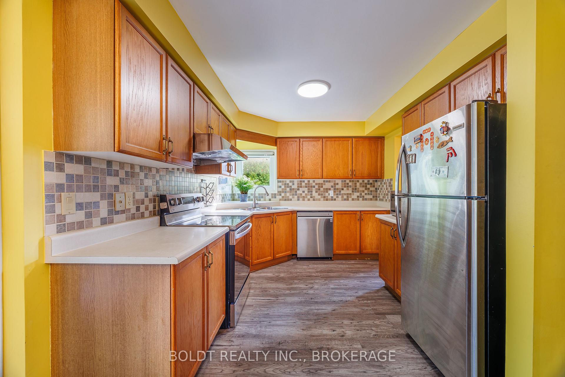 Photo 8 of 64 Carmine Crescent, St. Catharines, Rykert/Vansickle — HOMEH