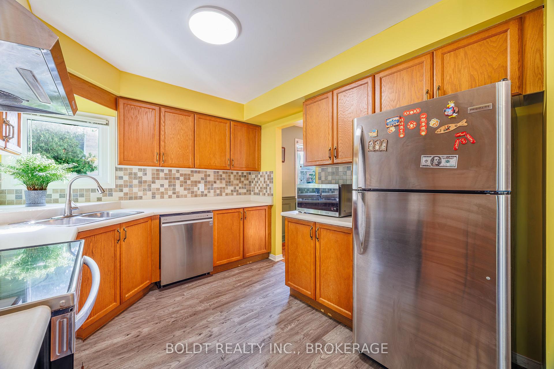 Photo 10 of 64 Carmine Crescent, St. Catharines, Rykert/Vansickle — HOMEH