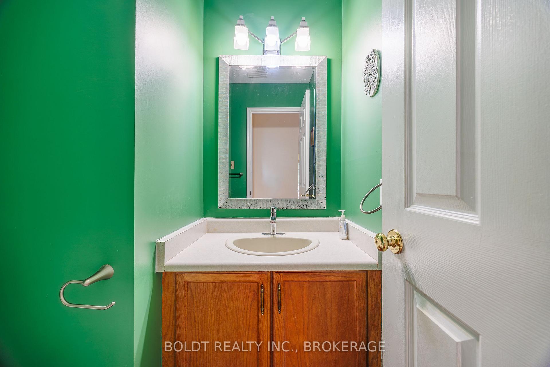 Photo 14 of 64 Carmine Crescent, St. Catharines, Rykert/Vansickle — HOMEH