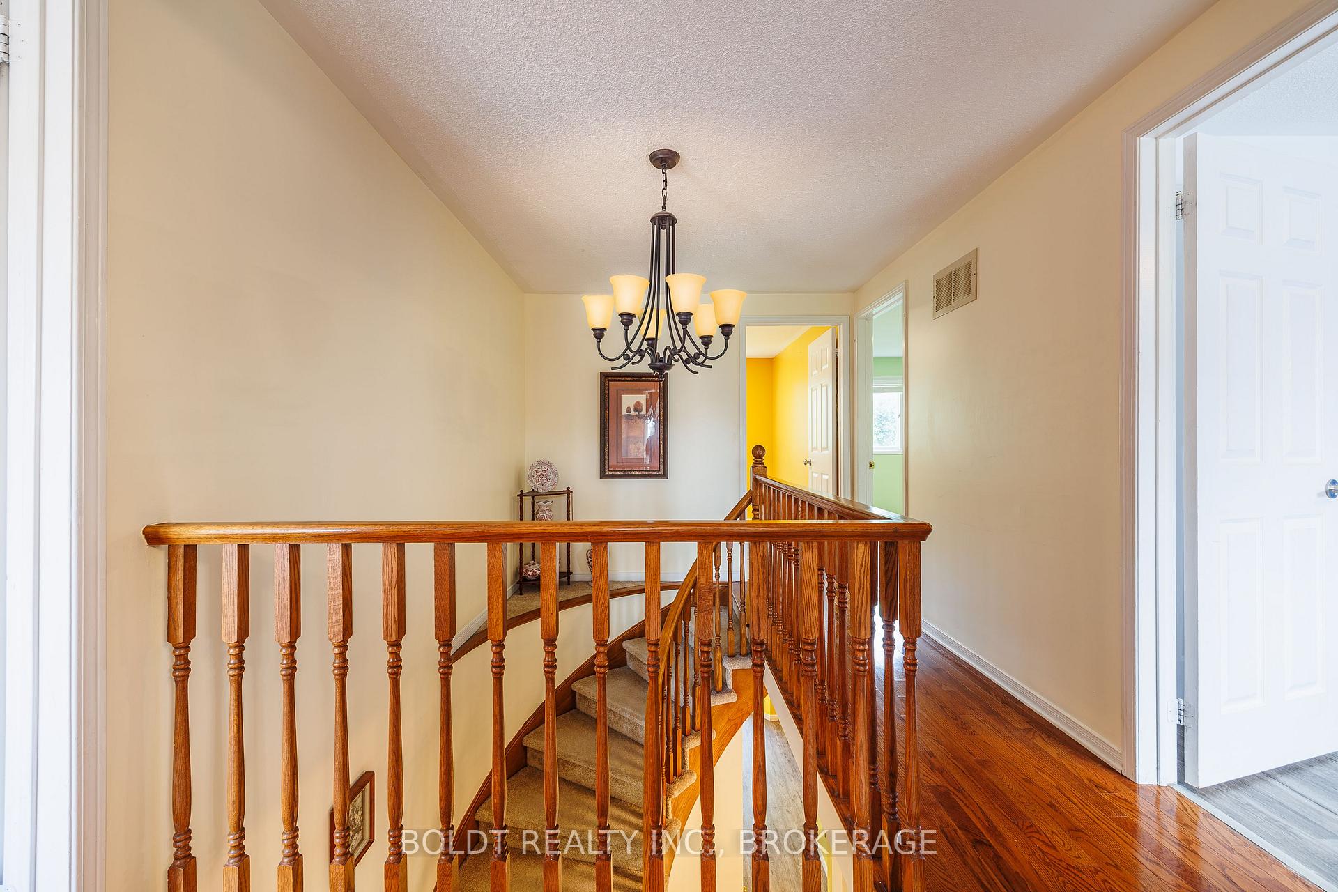 Photo 16 of 64 Carmine Crescent, St. Catharines, Rykert/Vansickle — HOMEH
