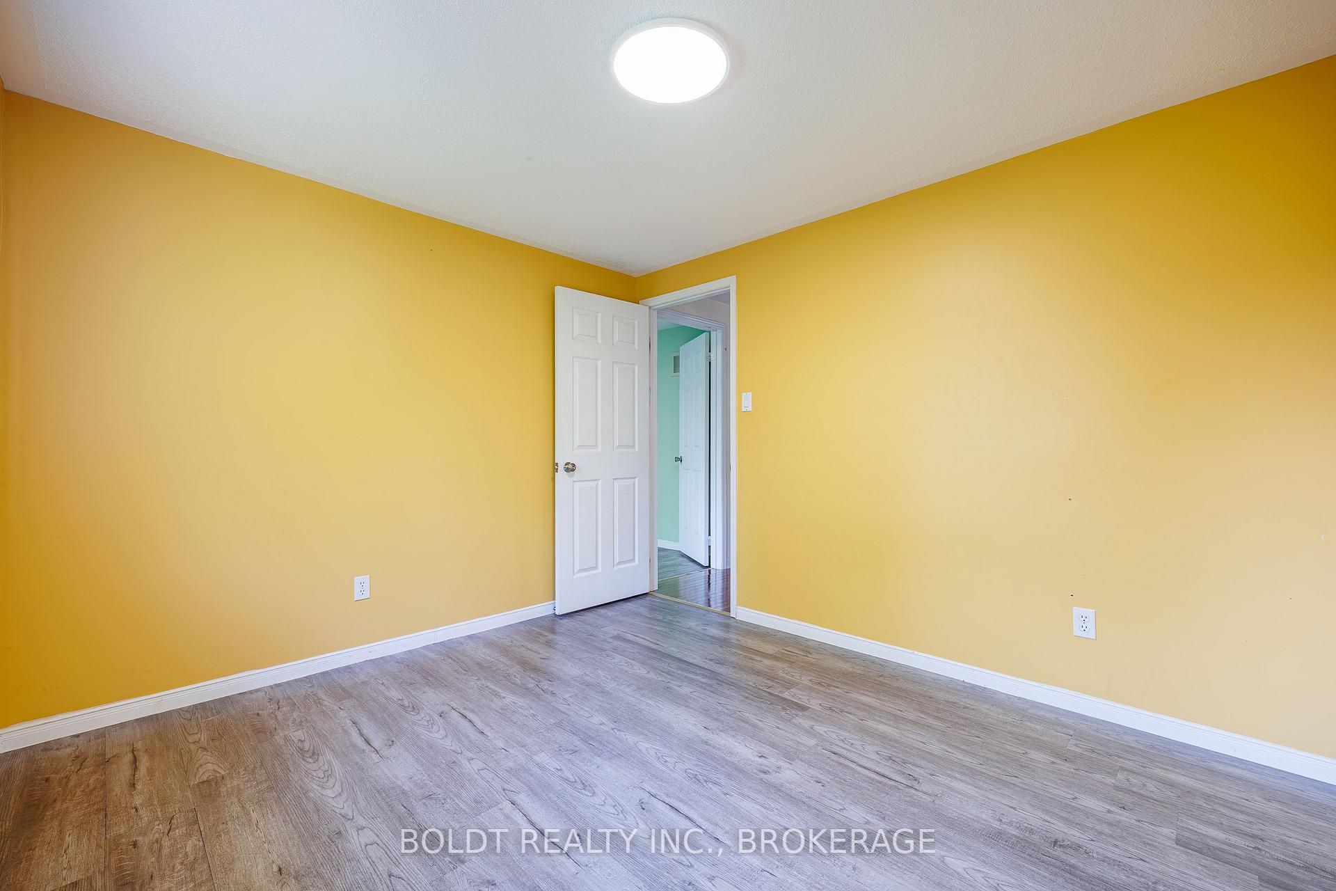 Photo 18 of 64 Carmine Crescent, St. Catharines, Rykert/Vansickle — HOMEH