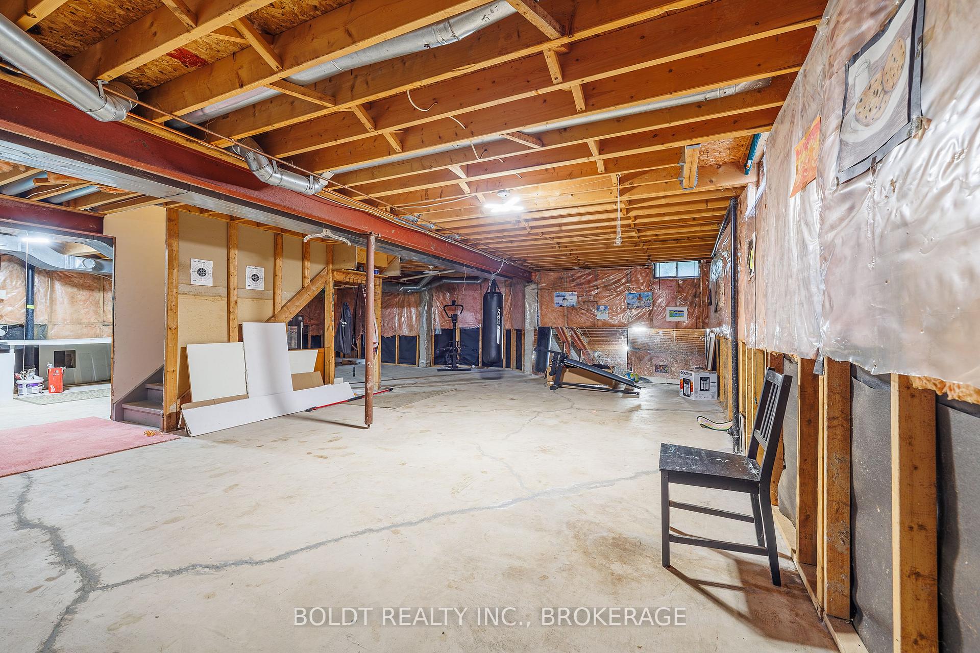 Photo 32 of 64 Carmine Crescent, St. Catharines, Rykert/Vansickle — HOMEH