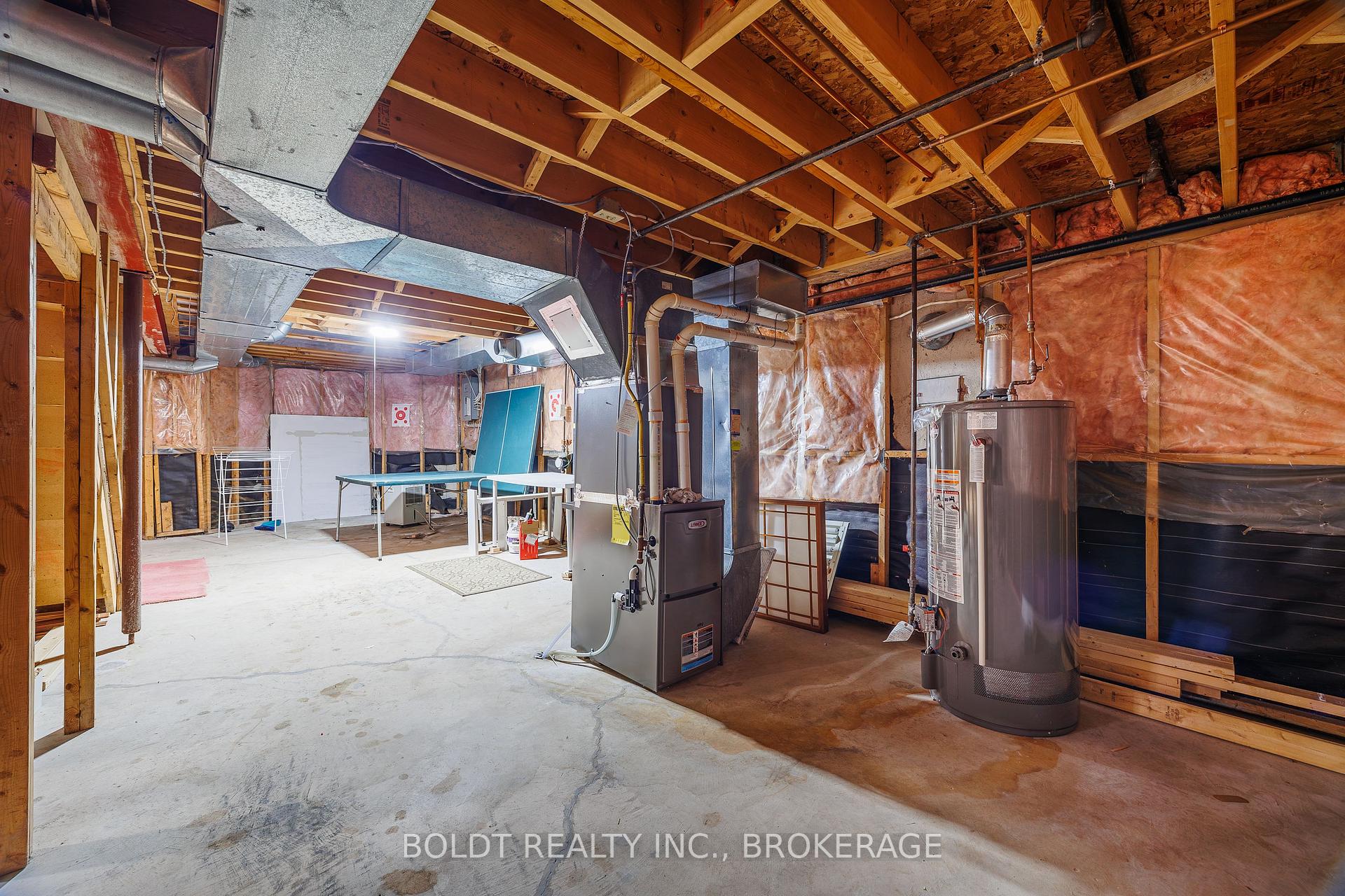 Photo 33 of 64 Carmine Crescent, St. Catharines, Rykert/Vansickle — HOMEH