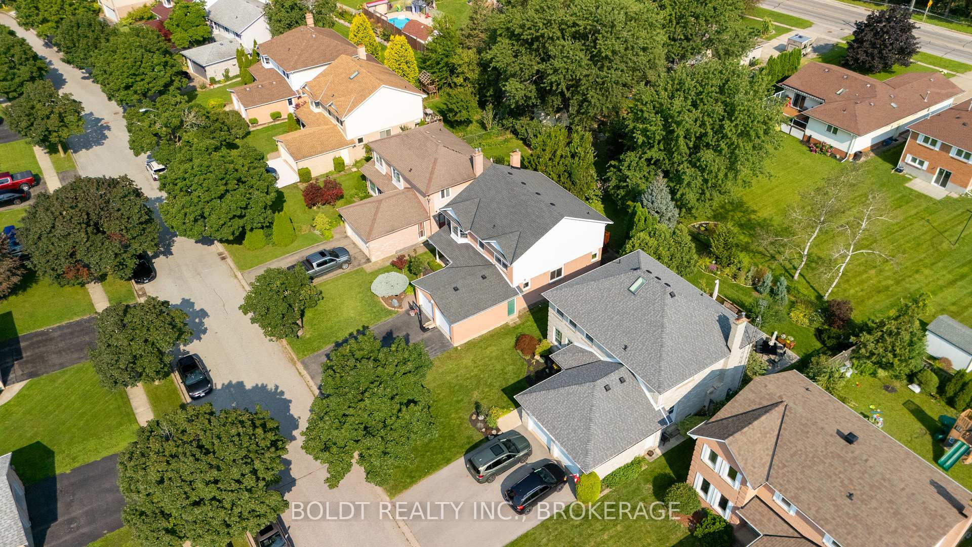 Photo 39 of 64 Carmine Crescent, St. Catharines, Rykert/Vansickle — HOMEH