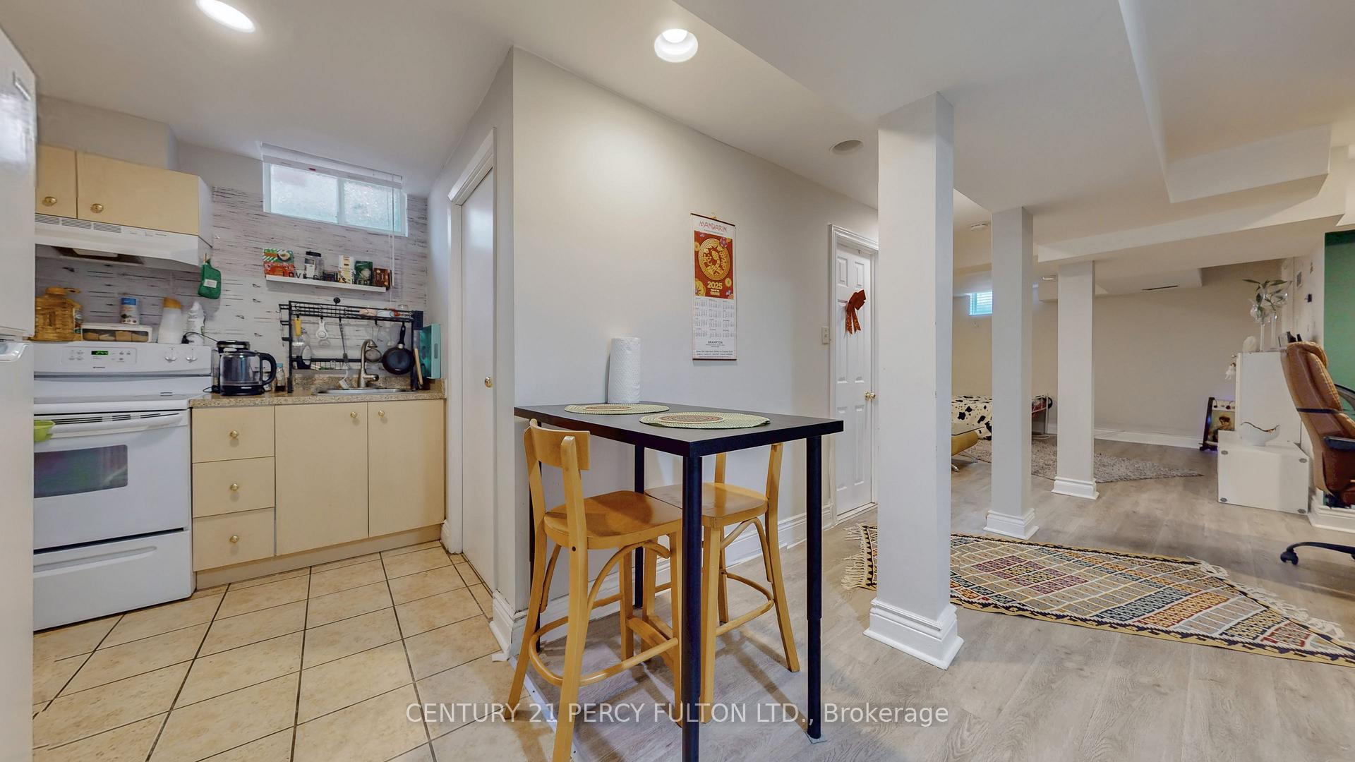 Photo 6 of Unit Bsmnt, 158 Holm Crescent, Markham, Aileen-Willowbrook — HOMEH