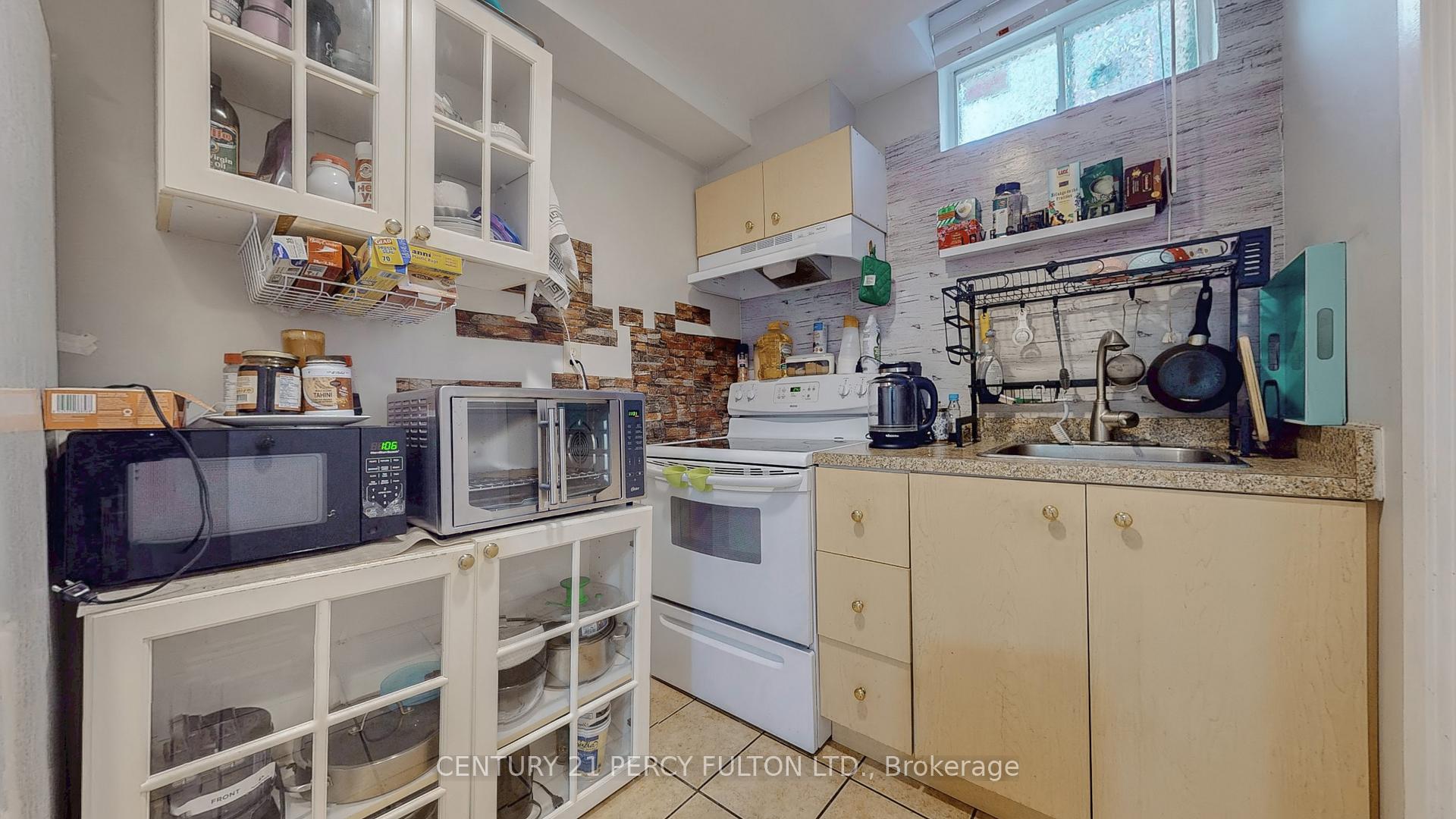 Photo 7 of Unit Bsmnt, 158 Holm Crescent, Markham, Aileen-Willowbrook — HOMEH