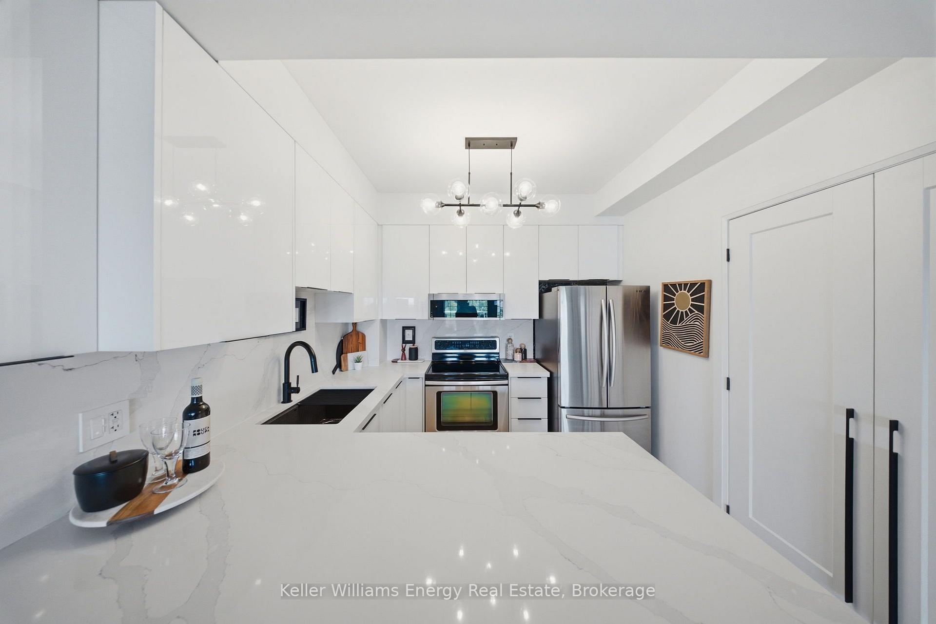 Photo 21 of Unit 308, 395 Lakebreeze Drive, Clarington, Newcastle — HOMEH