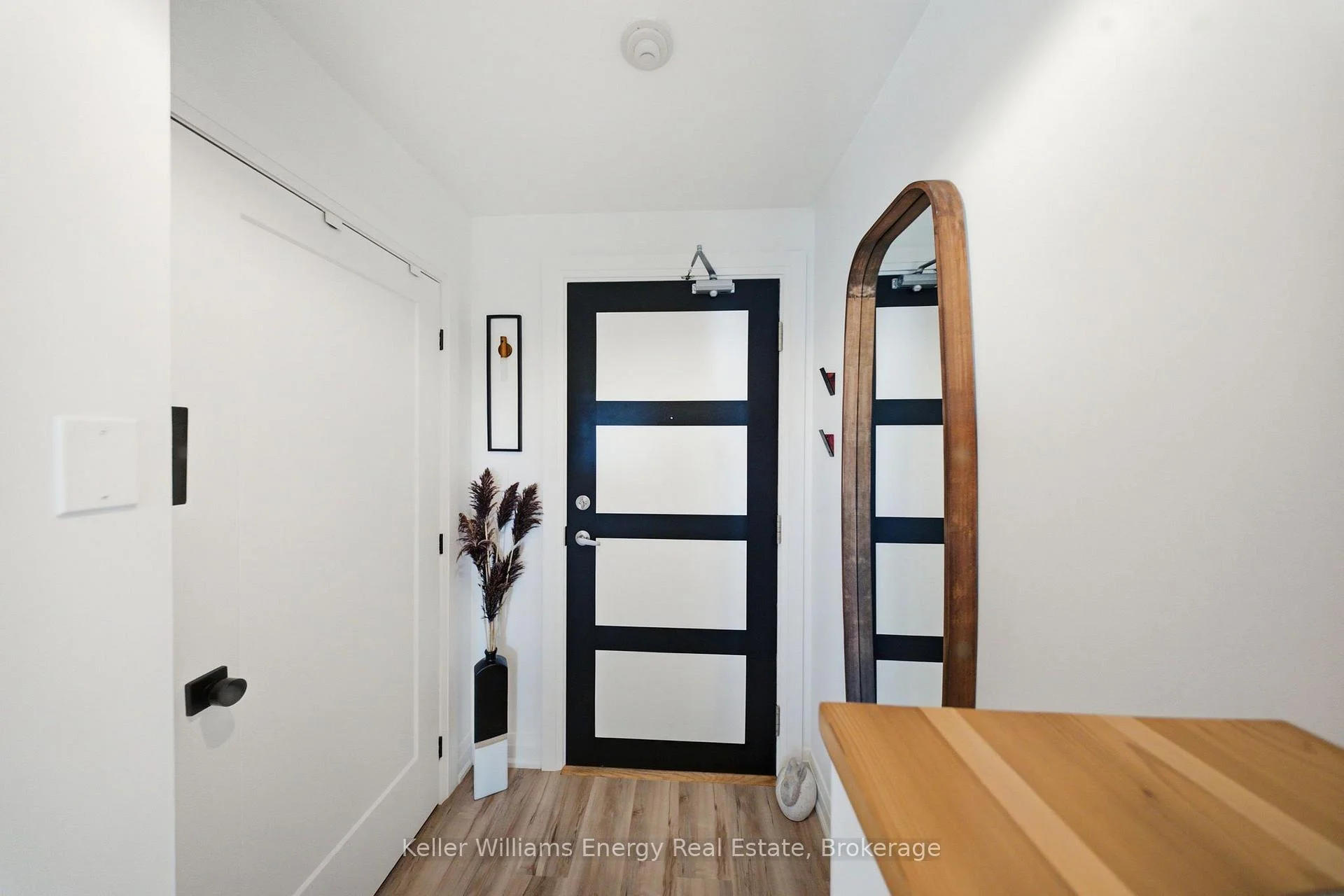 Photo 8 of Unit 308, 395 Lakebreeze Drive, Clarington, Newcastle — HOMEH