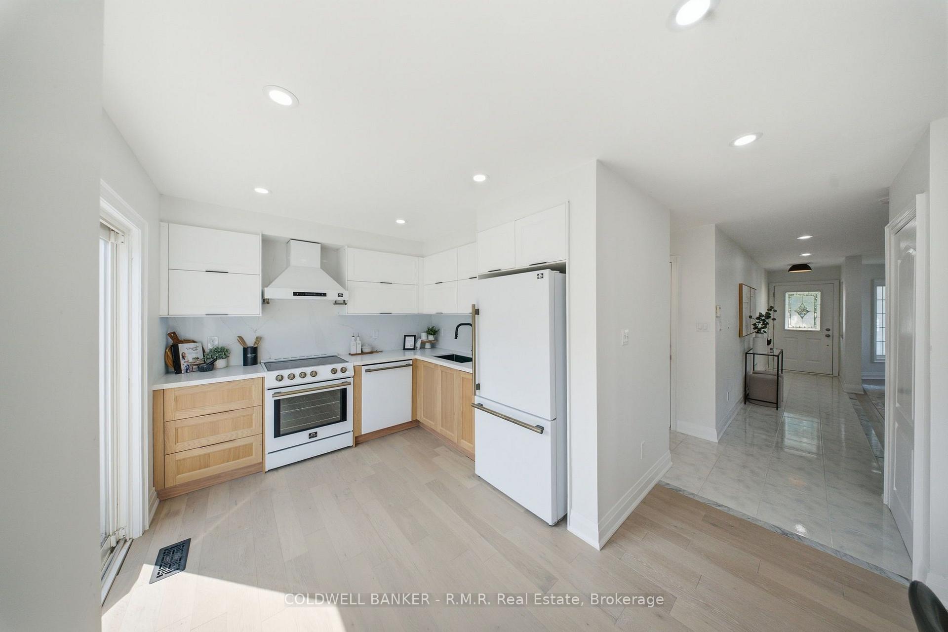 Photo 10 of 15 Schooner Lane, Clarington, Newcastle — HOMEH