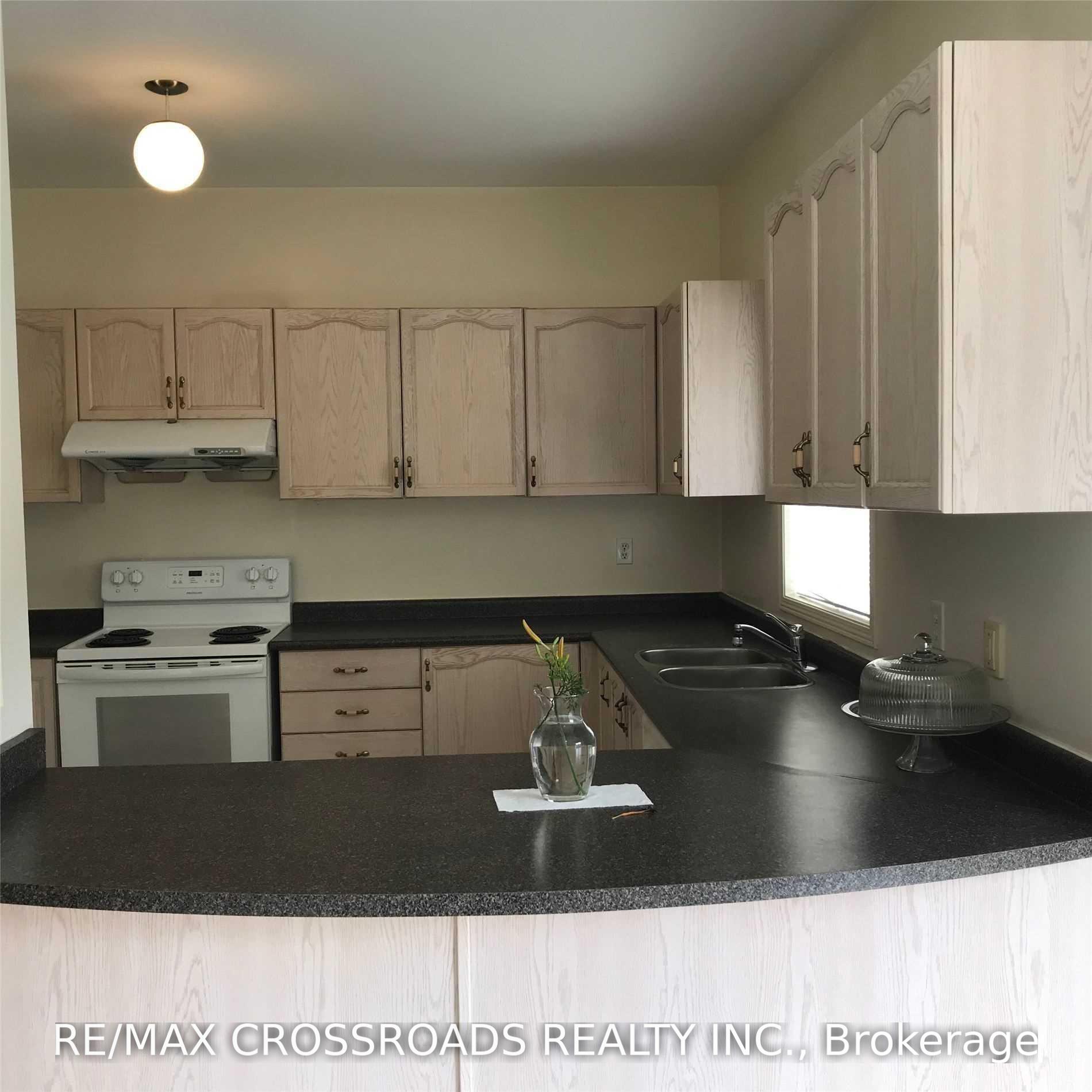 Photo 6 of 127 Orchard Hill Boulevard, Markham, Berczy — HOMEH