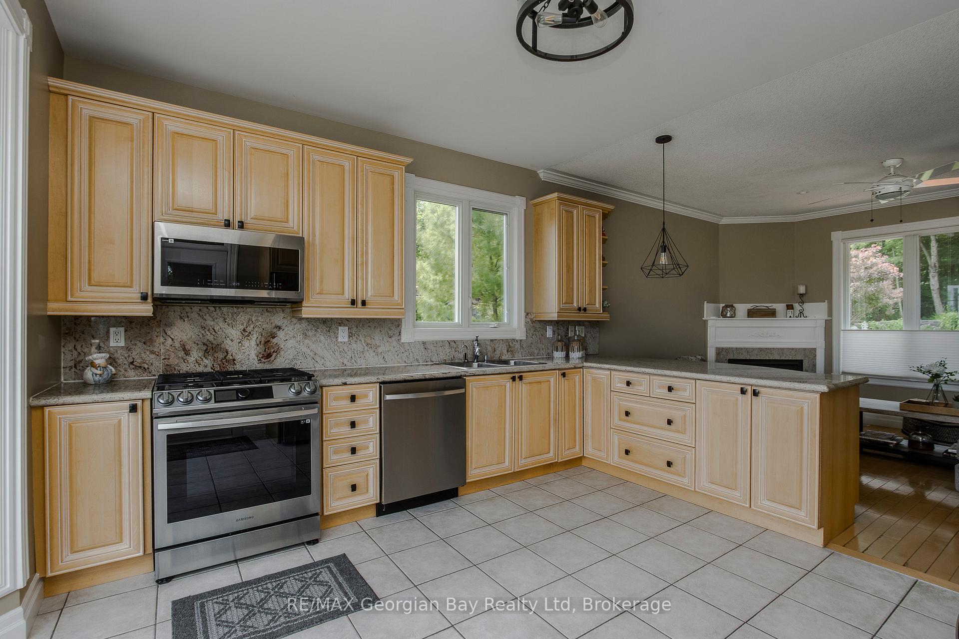 Photo 11 of 422 Aberdeen Boulevard, Midland — HOMEH