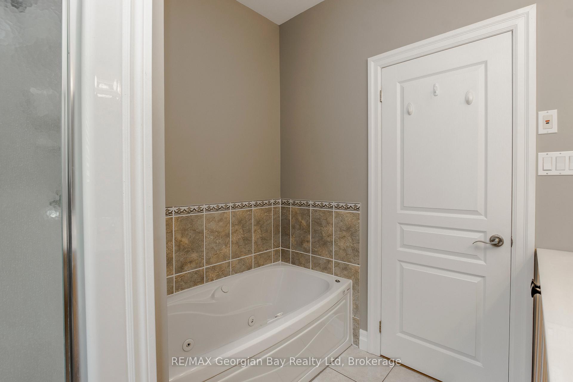 Photo 20 of 422 Aberdeen Boulevard, Midland — HOMEH