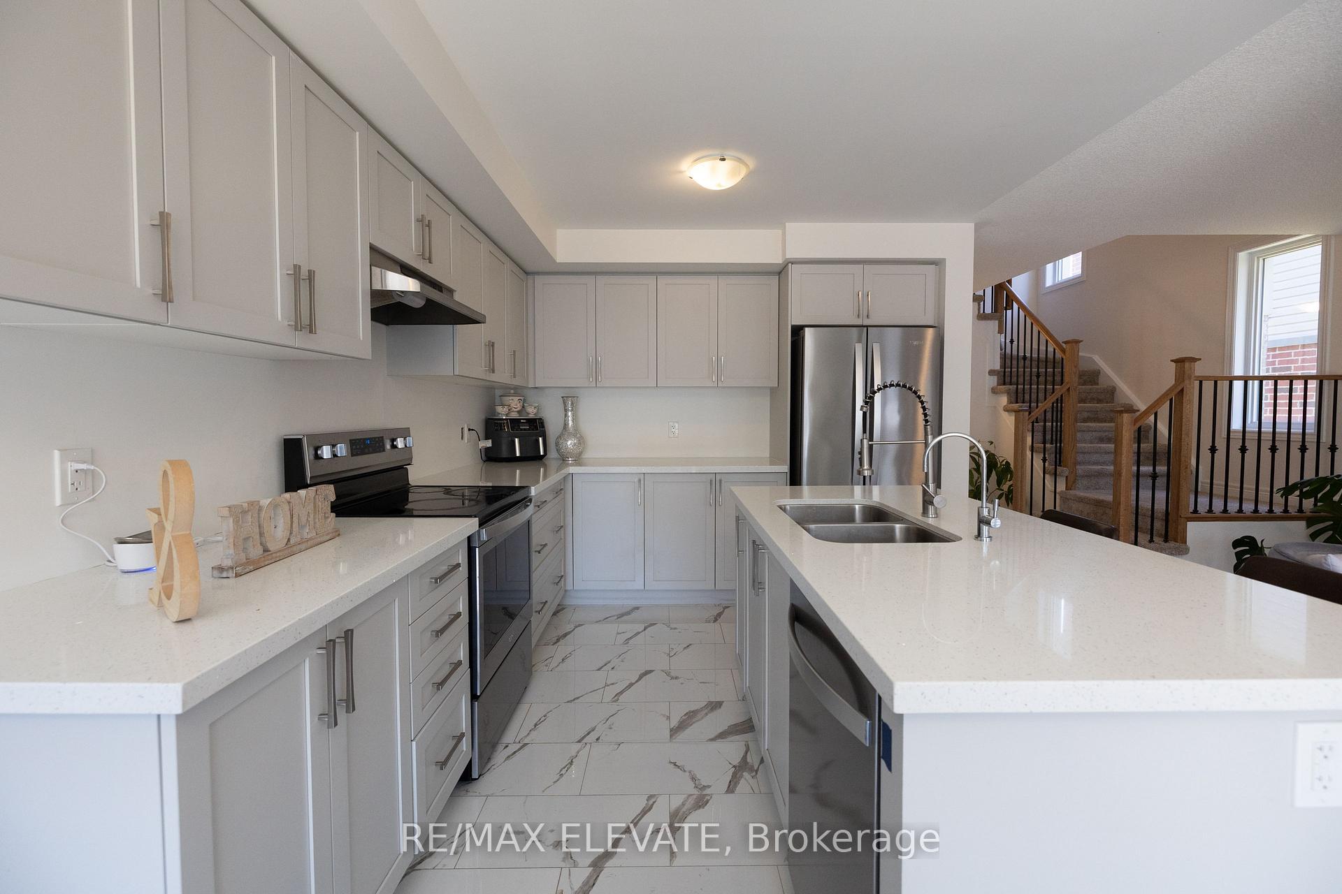 Photo 9 of 84 Cotton Street, Clarington, Bowmanville — HOMEH