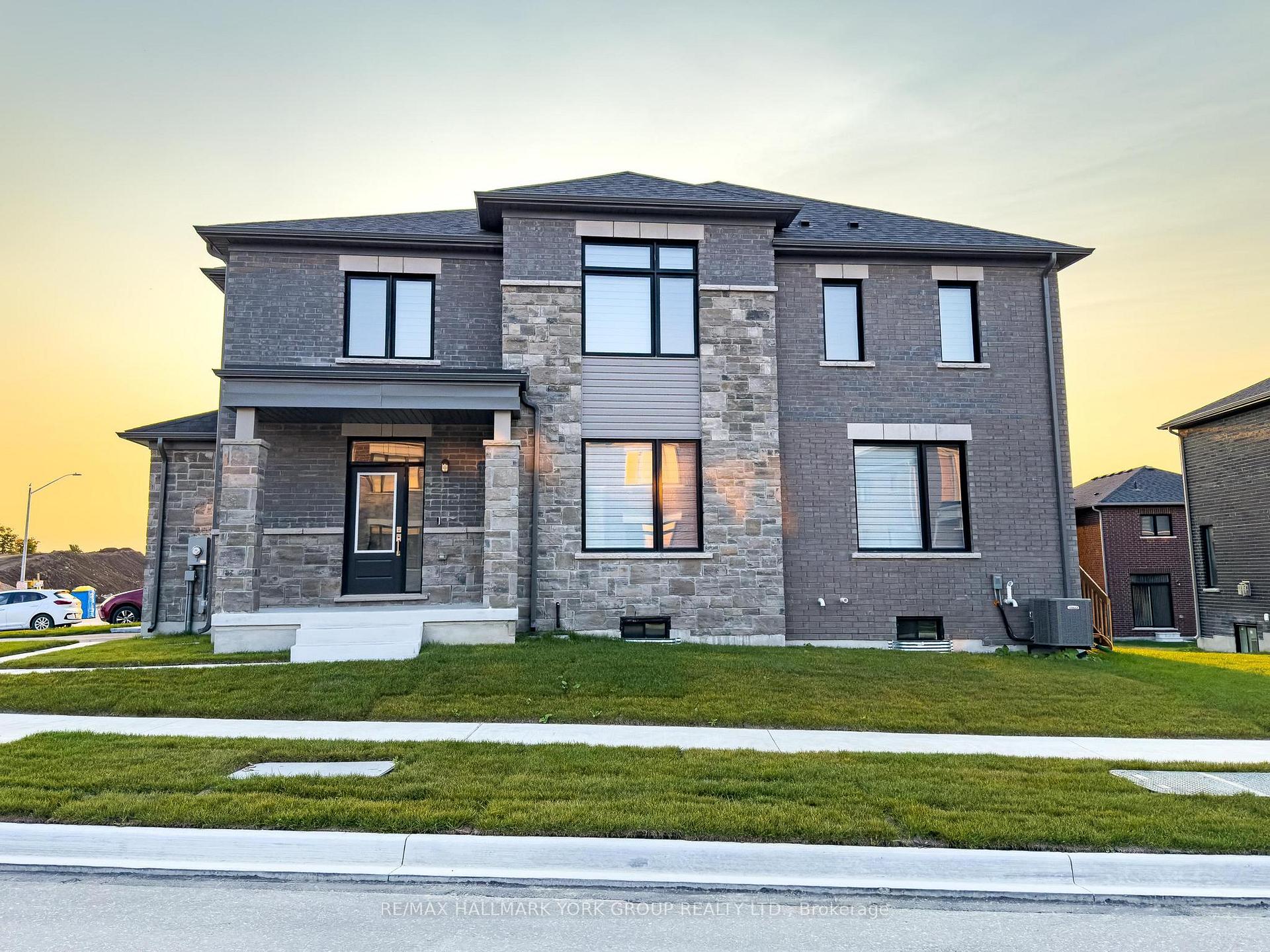 Photo 2 of 145 Fenchurch Manor, Barrie, Painswick South — HOMEH