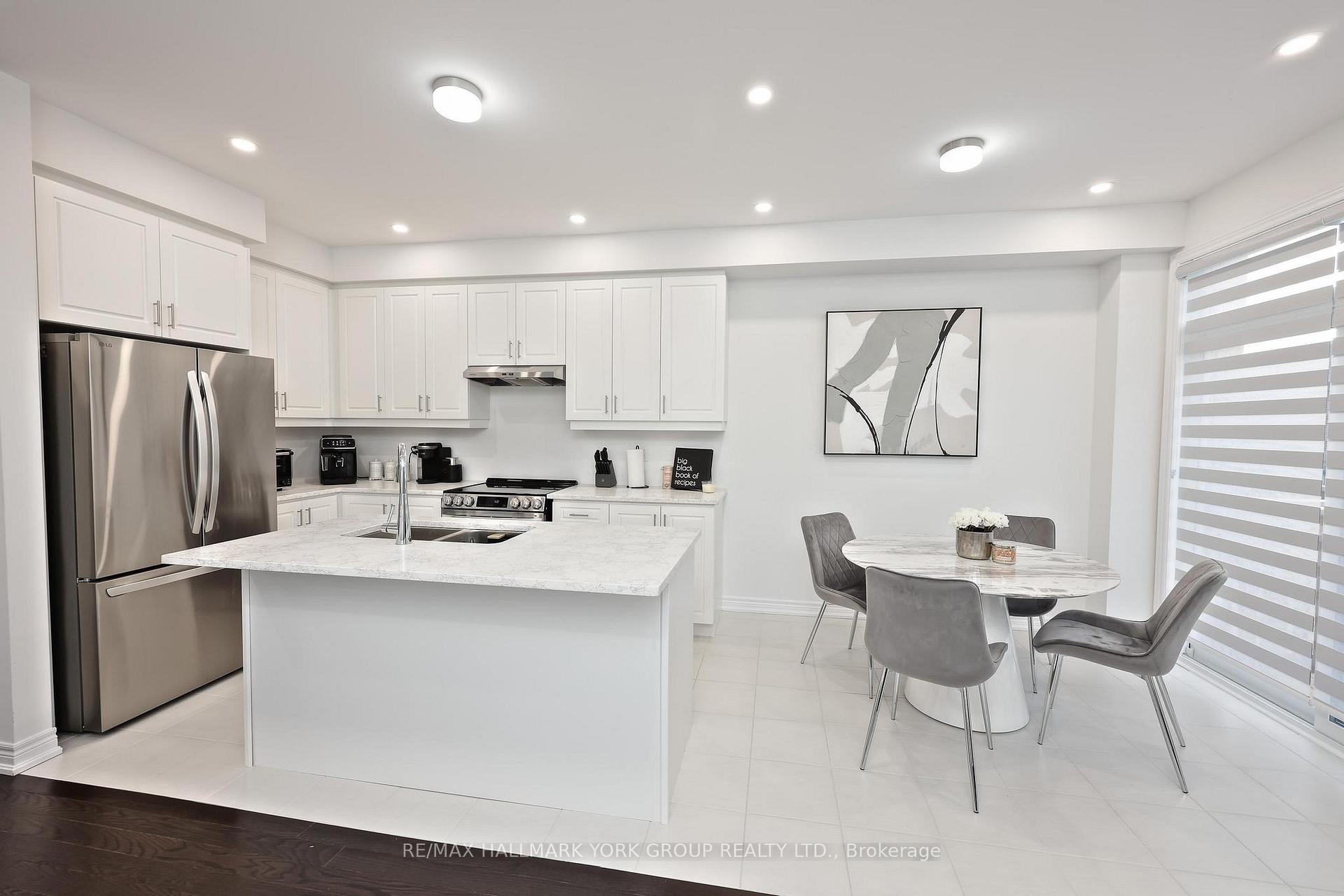 Photo 11 of 145 Fenchurch Manor, Barrie, Painswick South — HOMEH