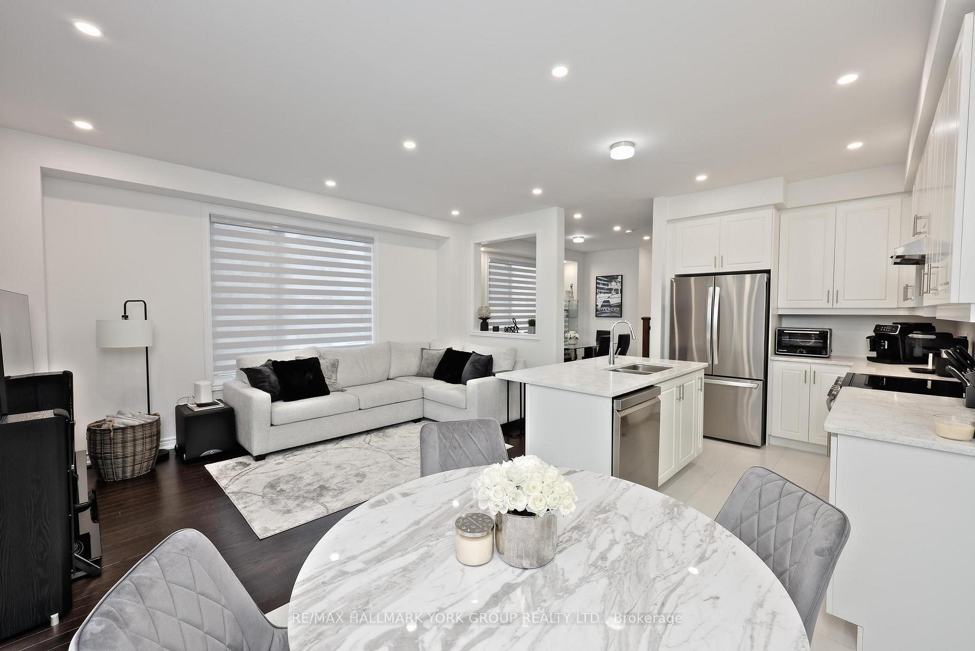 Photo 14 of 145 Fenchurch Manor, Barrie, Painswick South — HOMEH