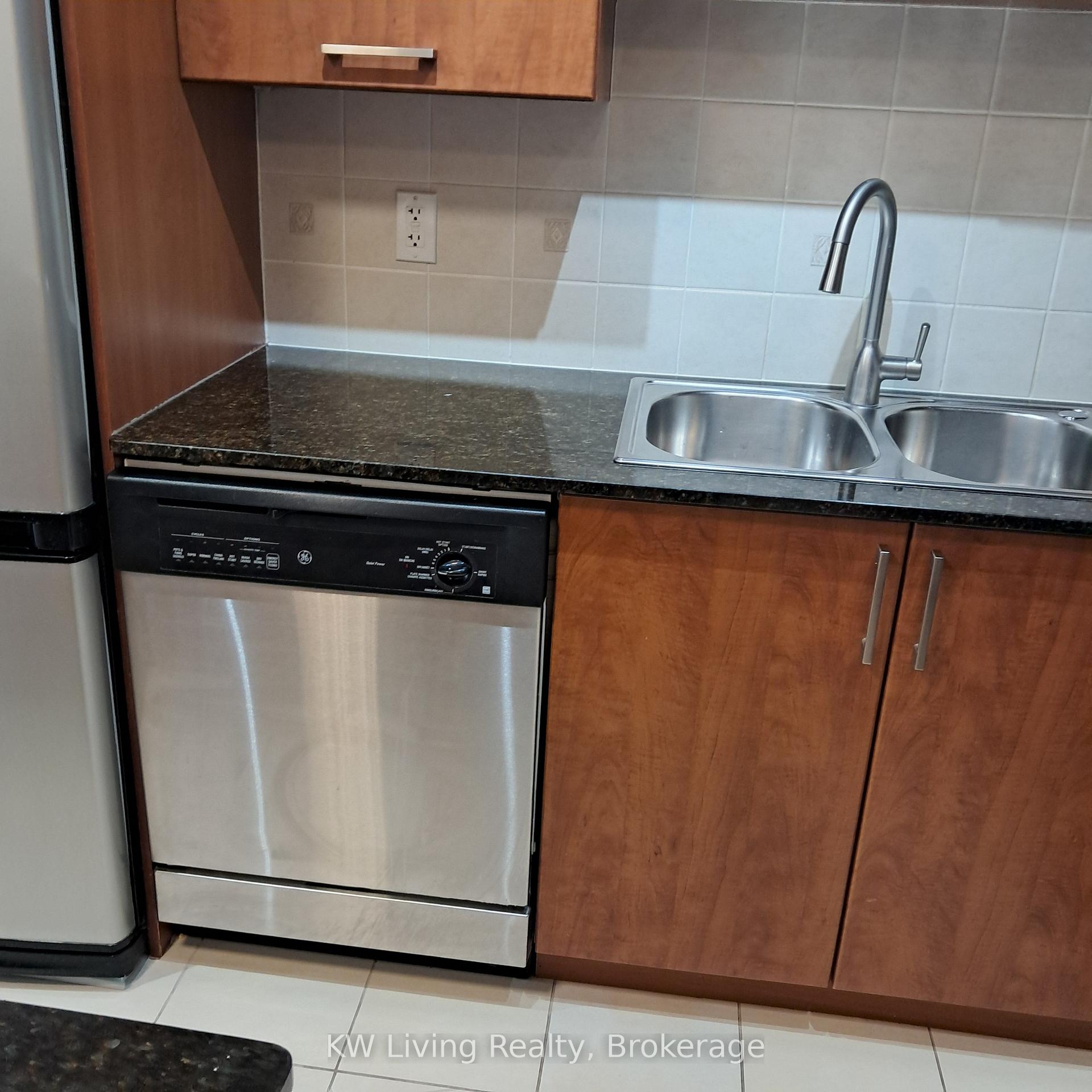 Photo 6 of Unit 309, 39 Galleria Parkway, Markham, Commerce Valley — HOMEH