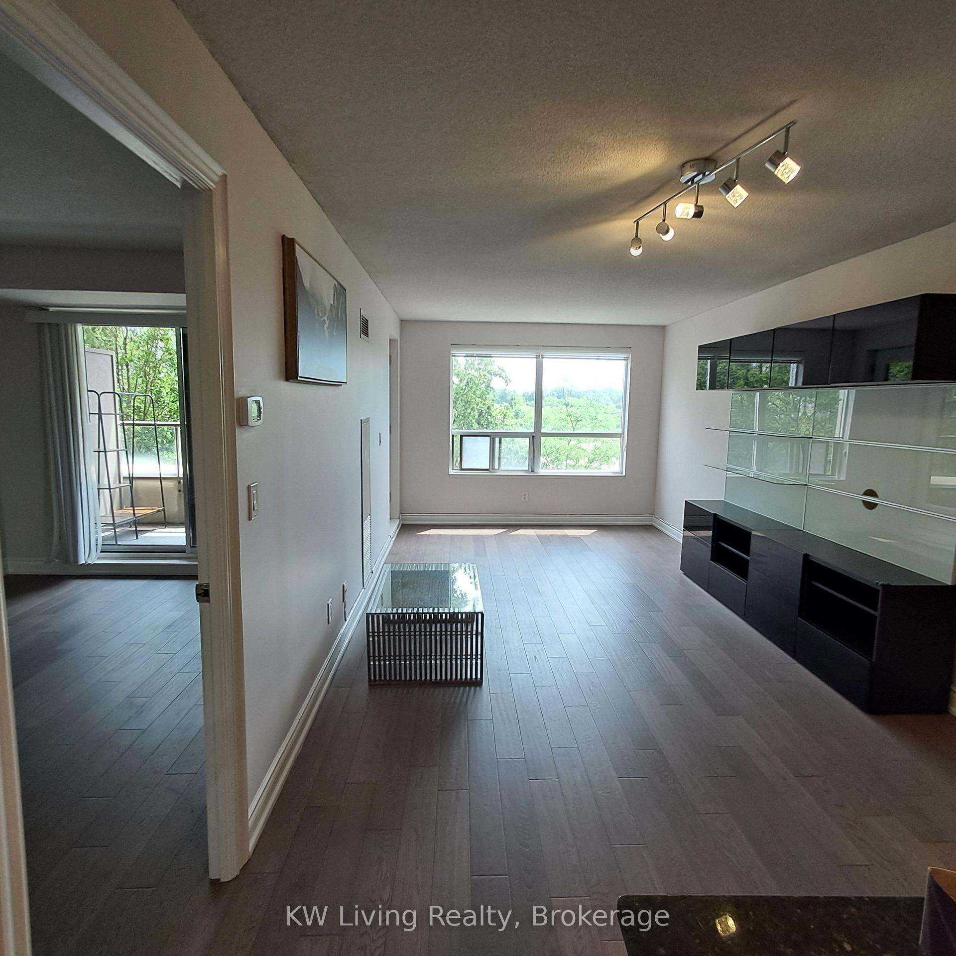 Photo 8 of Unit 309, 39 Galleria Parkway, Markham, Commerce Valley — HOMEH