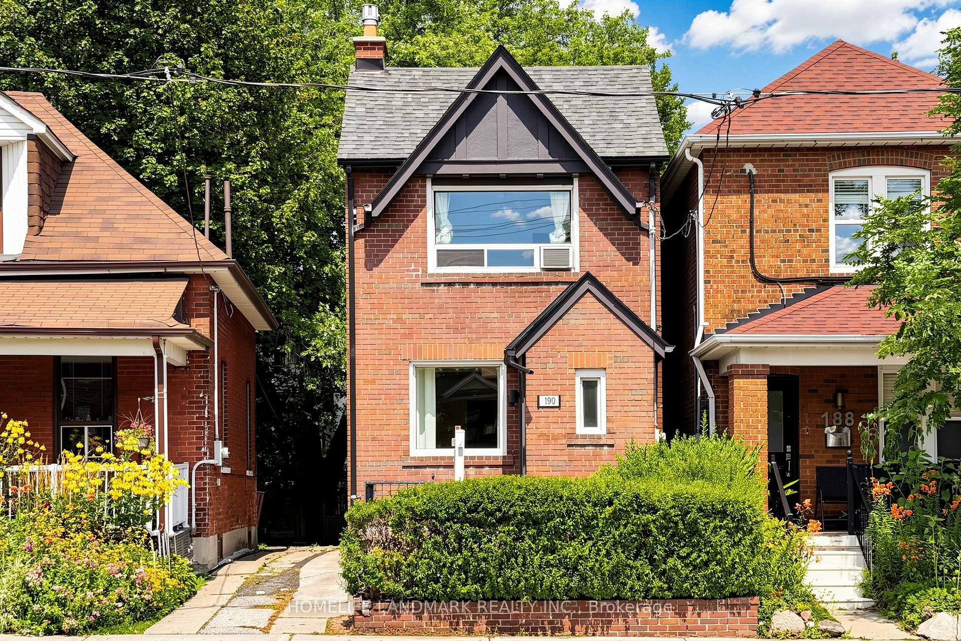 Front of 190 Lawrence Avenue W