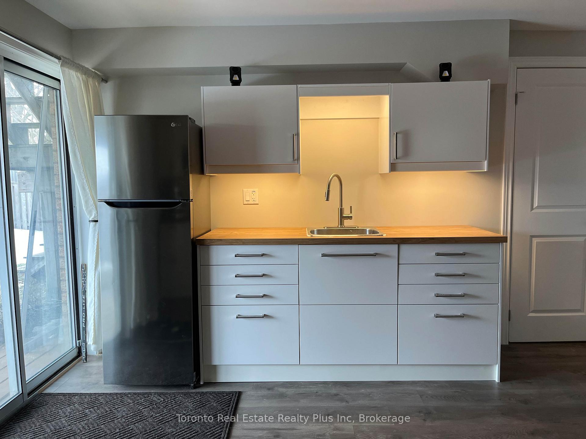 Photo 6 of 21 Nicholson Drive, Barrie, Ardagh — HOMEH