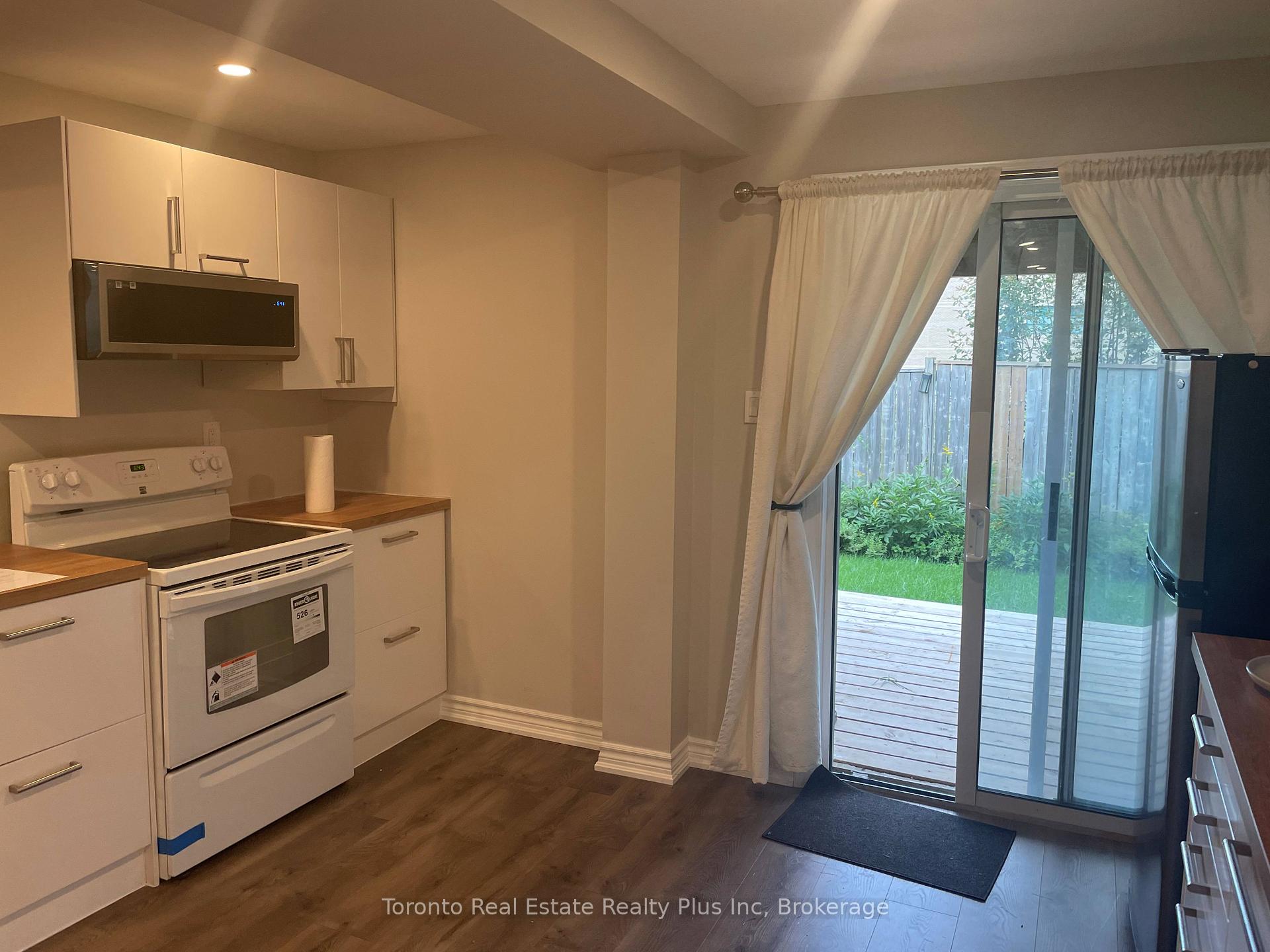 Photo 7 of 21 Nicholson Drive, Barrie, Ardagh — HOMEH